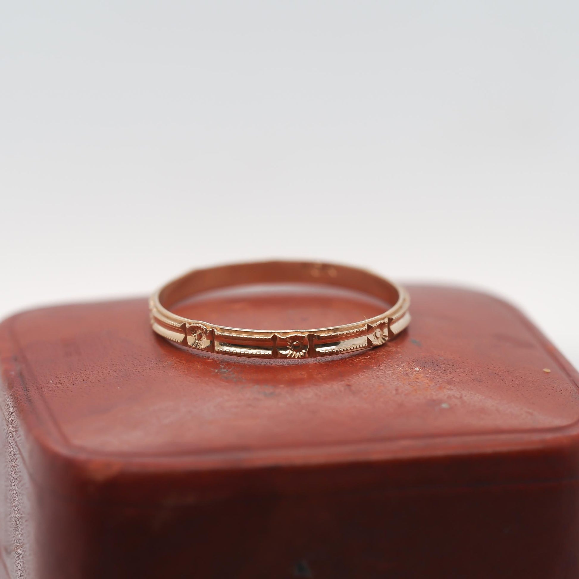 1920S 10K Yellow Gold Vintage Engraved Wedding Band - VHK#802