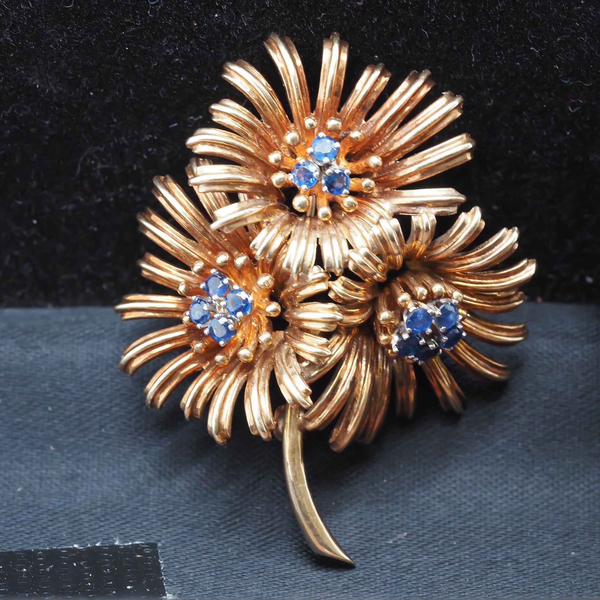 18K Yellow Gold Tiffany & Co. 1960s Sapphire Flower Daisy Brooch - VHK#763