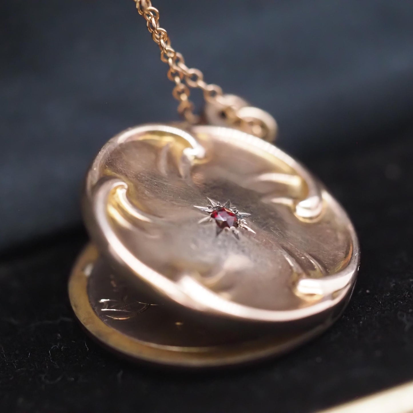 10k Yellow Gold Vintage Locket Engraved 1907 with red stone - VHK#775a