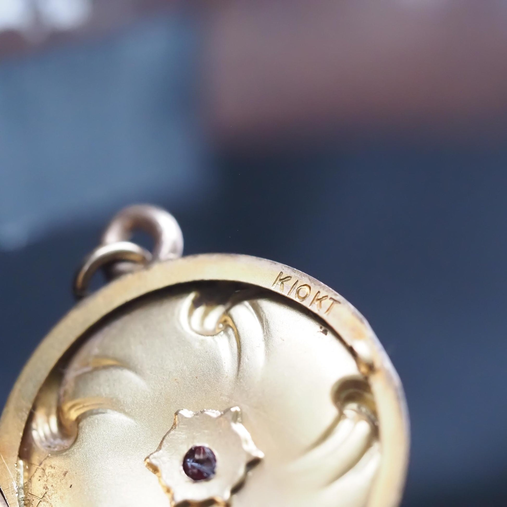 10k Yellow Gold Vintage Locket Engraved 1907 with red stone - VHK#775a
