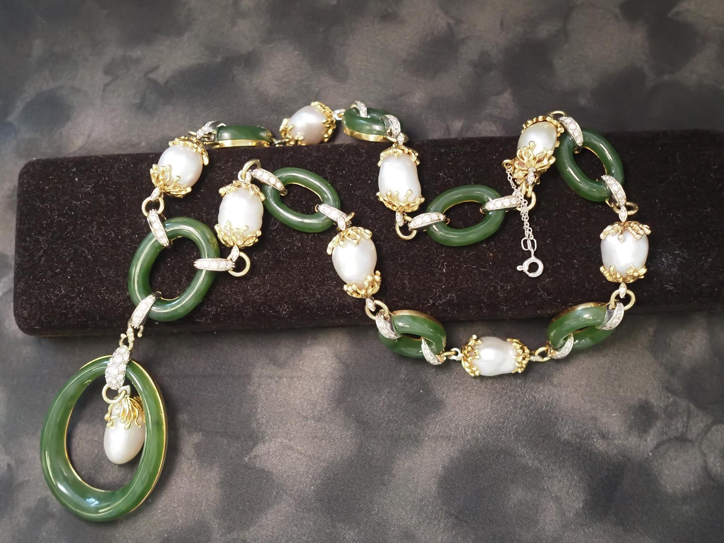 Vintage 1960s 18K Yellow Gold Jade, Pearl and Diamond Necklace - VHK#775