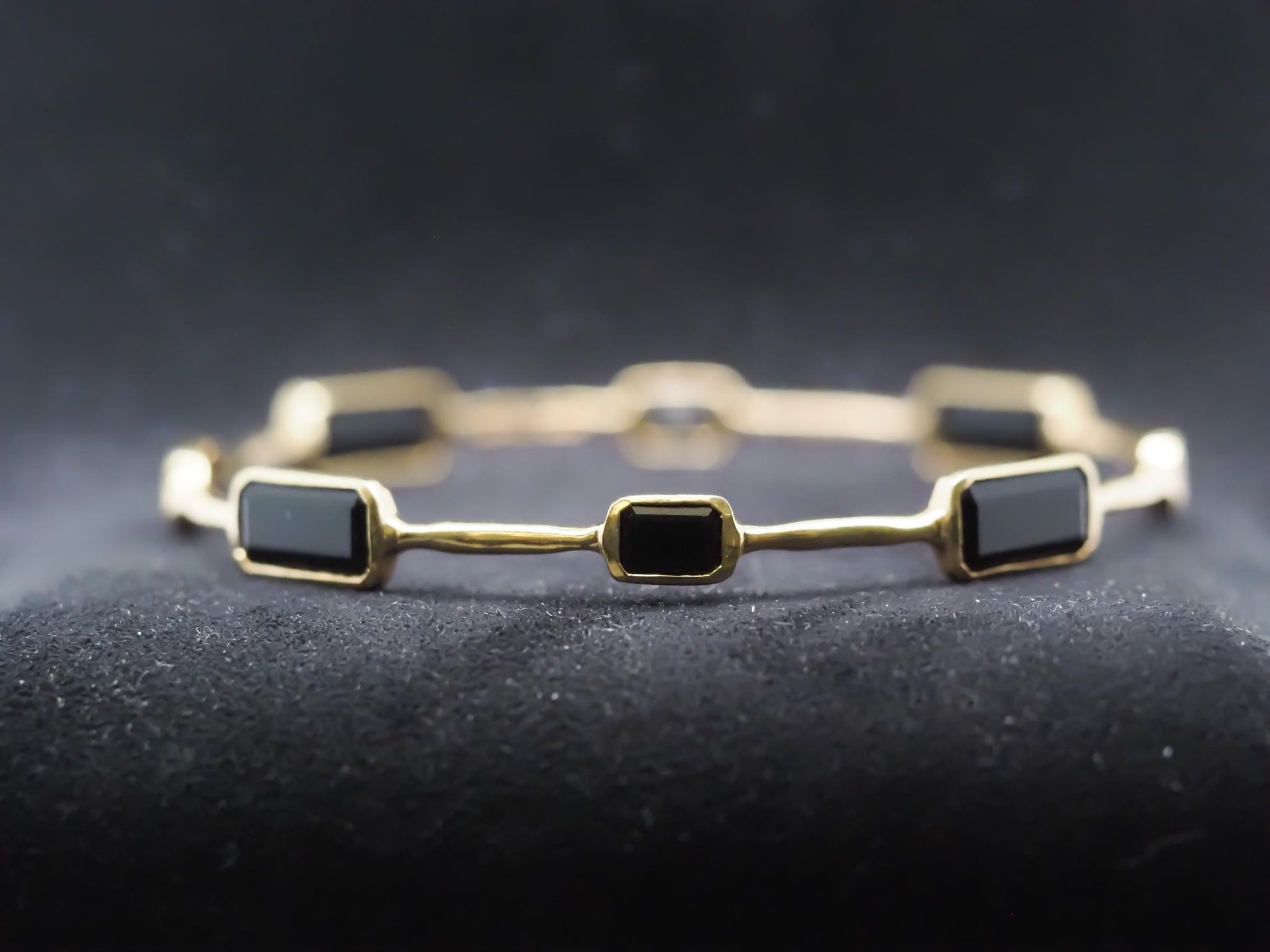 IPPOLITA 18k Yellow Gold Onyx and Hammered Finish Bangle - VHK#801