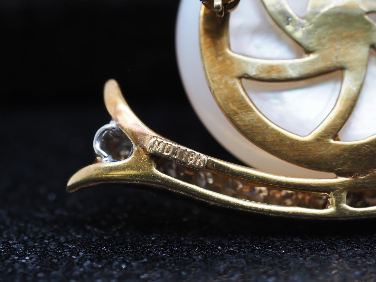 18K Yellow Gold Snail Brooch with Diamonds and Pearl - VHK#820