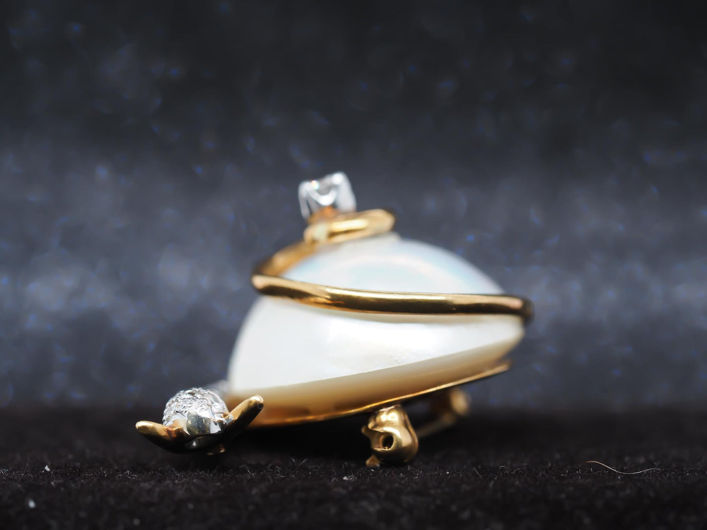 18K Yellow Gold Snail Brooch with Diamonds and Pearl - VHK#820