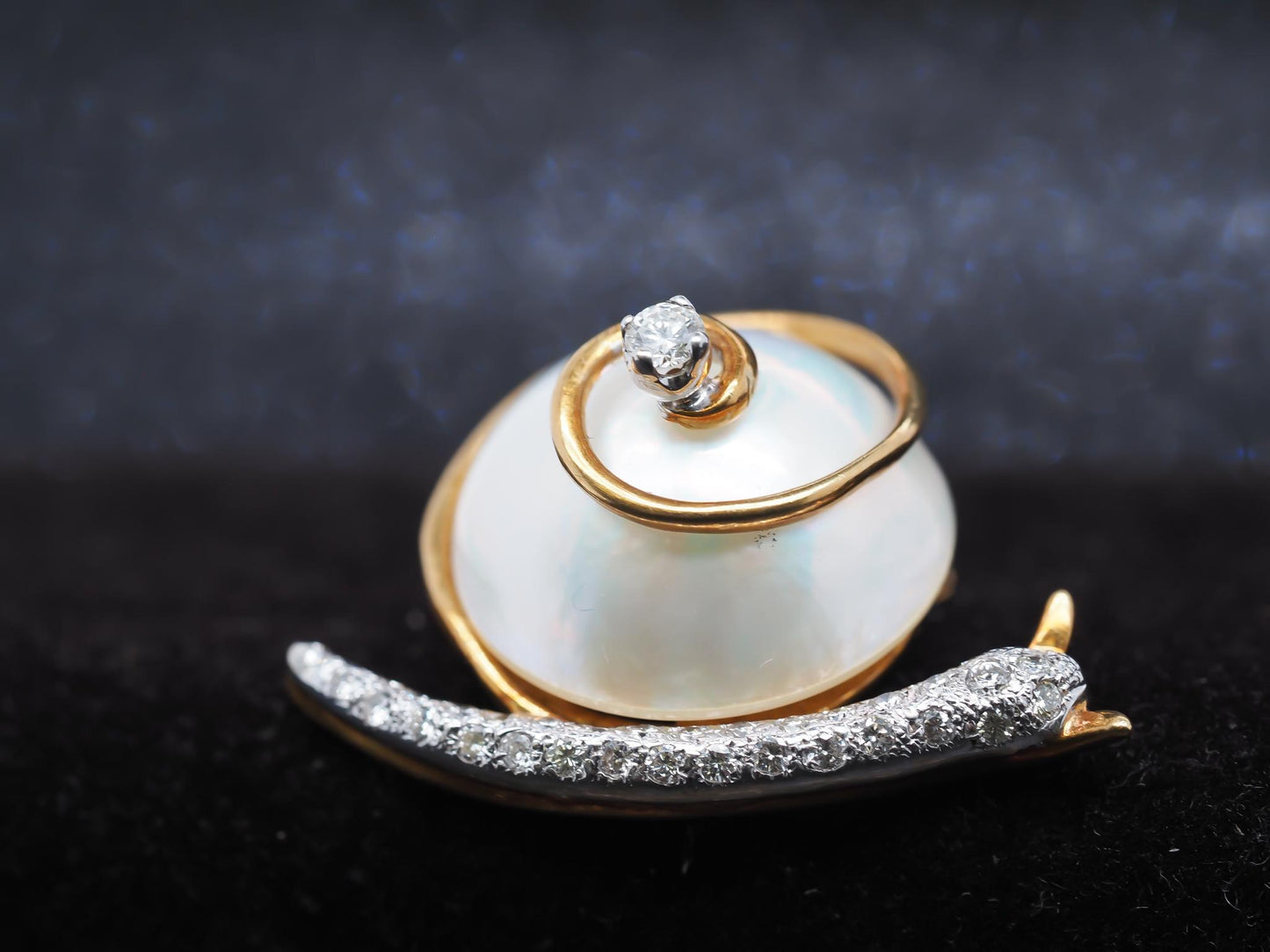 18K Yellow Gold Snail Brooch with Diamonds and Pearl - VHK#820