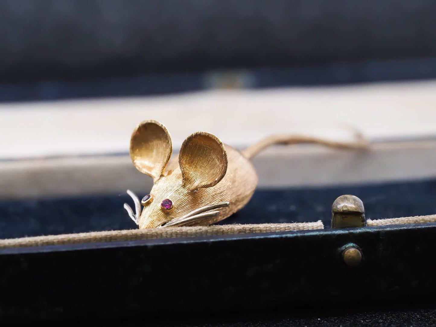 18K Yellow Gold Mouse Ruby Eyes with Long Tail Brooch Pin - VHK#857