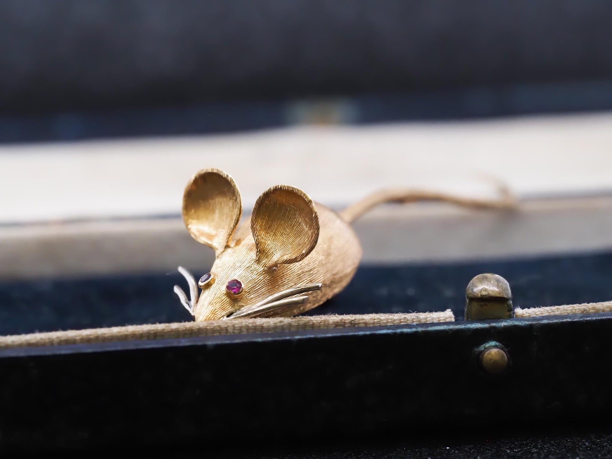 18K Yellow Gold Mouse Ruby Eyes with Long Tail Brooch Pin - VHK#857