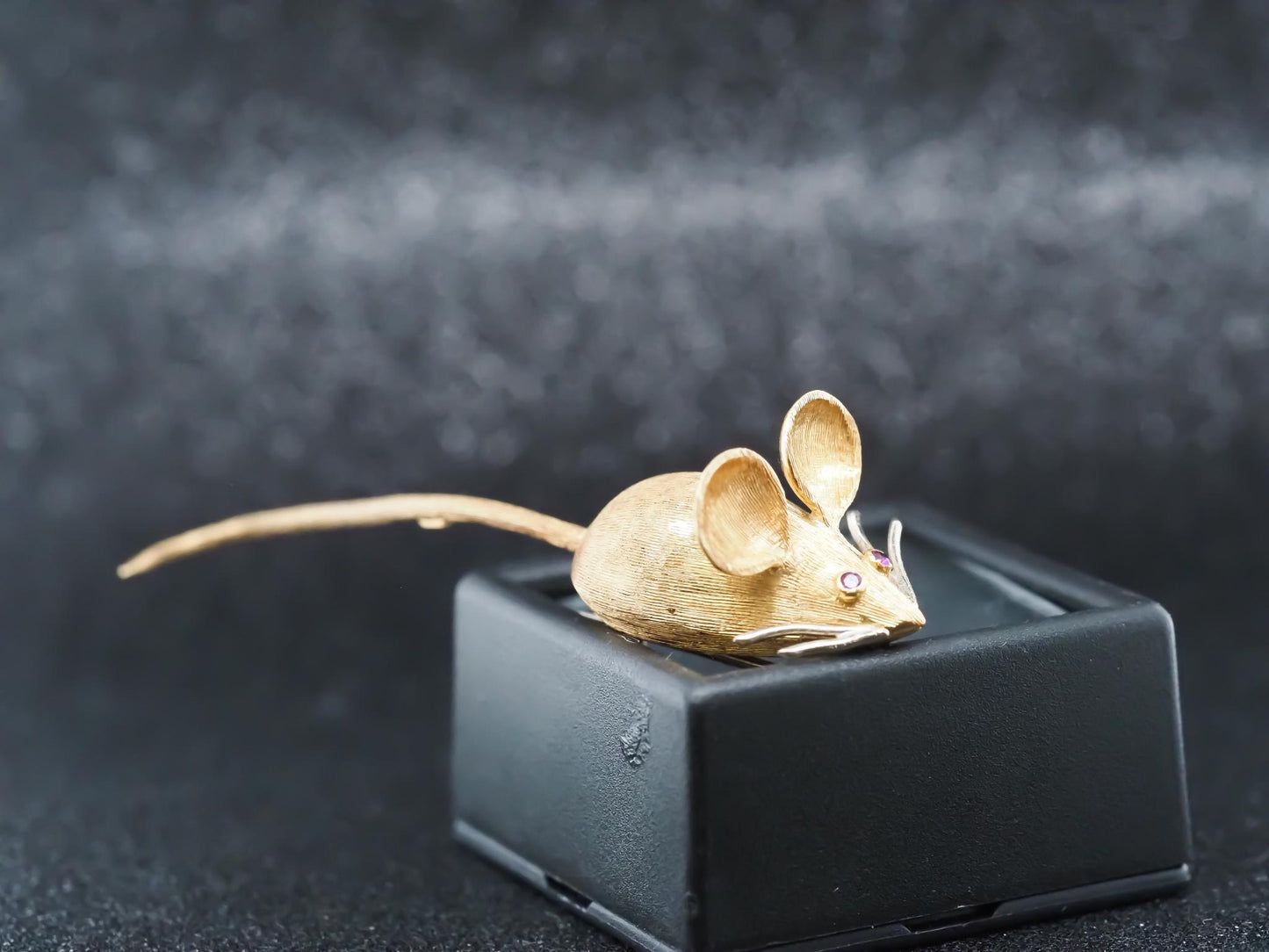 18K Yellow Gold Mouse Ruby Eyes with Long Tail Brooch Pin - VHK#857
