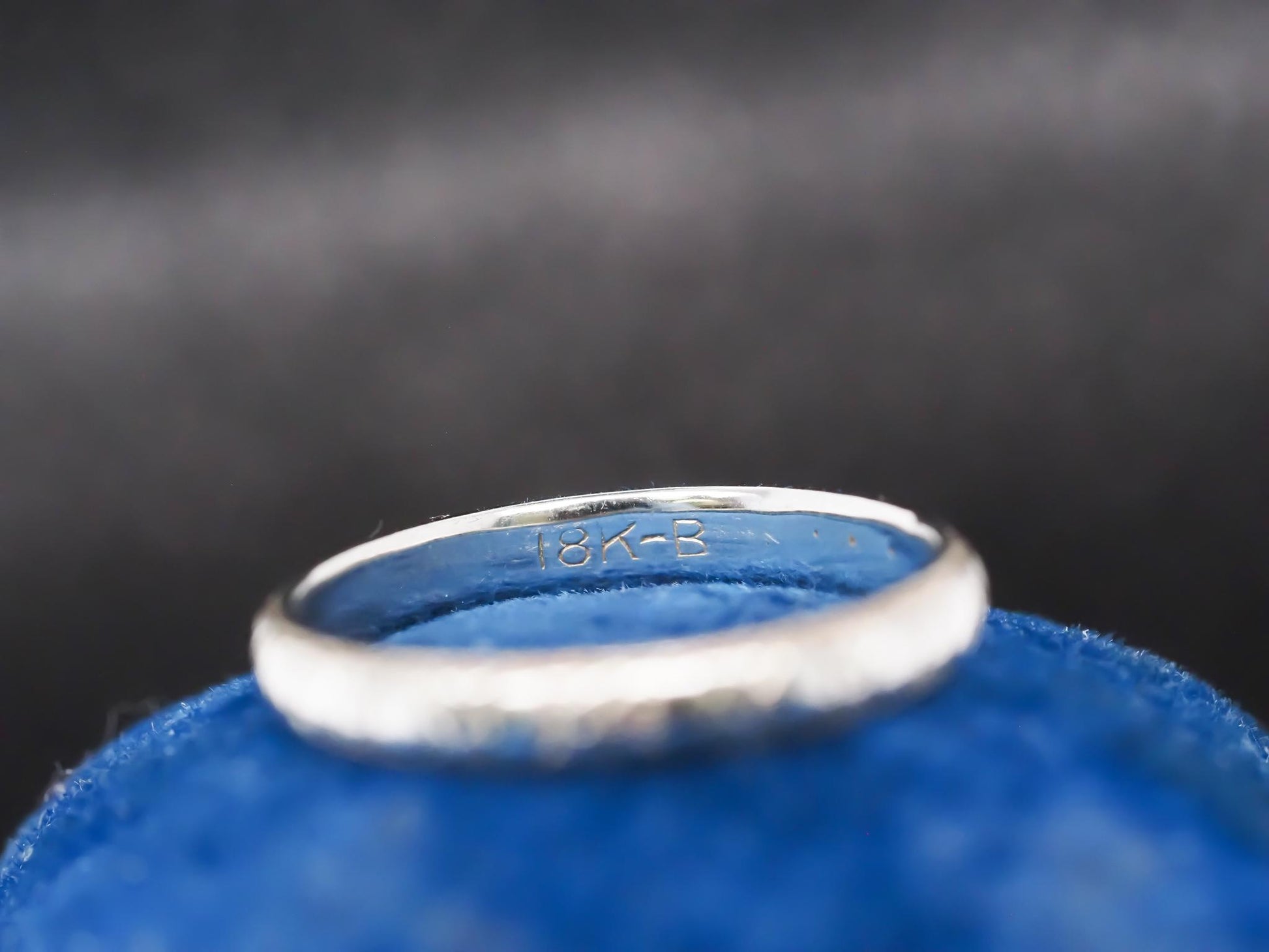 Circa 1930s 18K White Gold Hand Engraved Wedding Band Size 6.5 - VHK#865