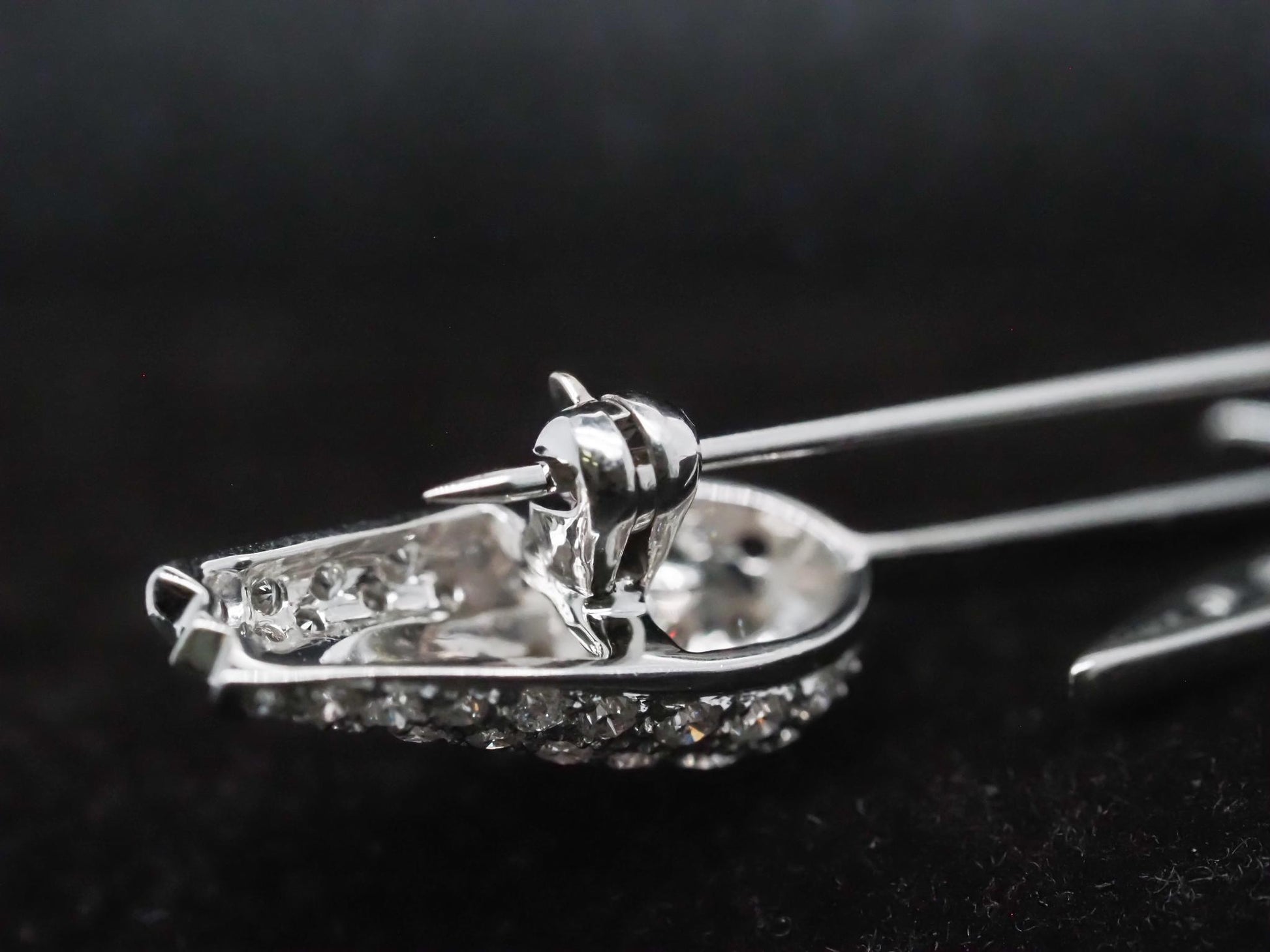 14K White Gold Diamond Flower Brooch Pin - VHK#879
