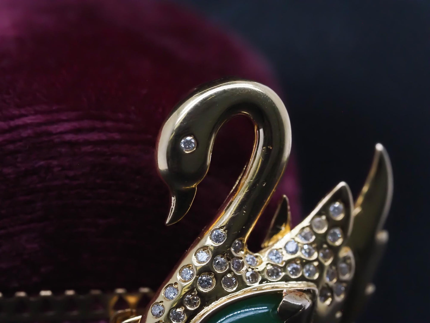 18K Yellow Gold Diamond and Jade Swan Brooch Pin - VHK#880