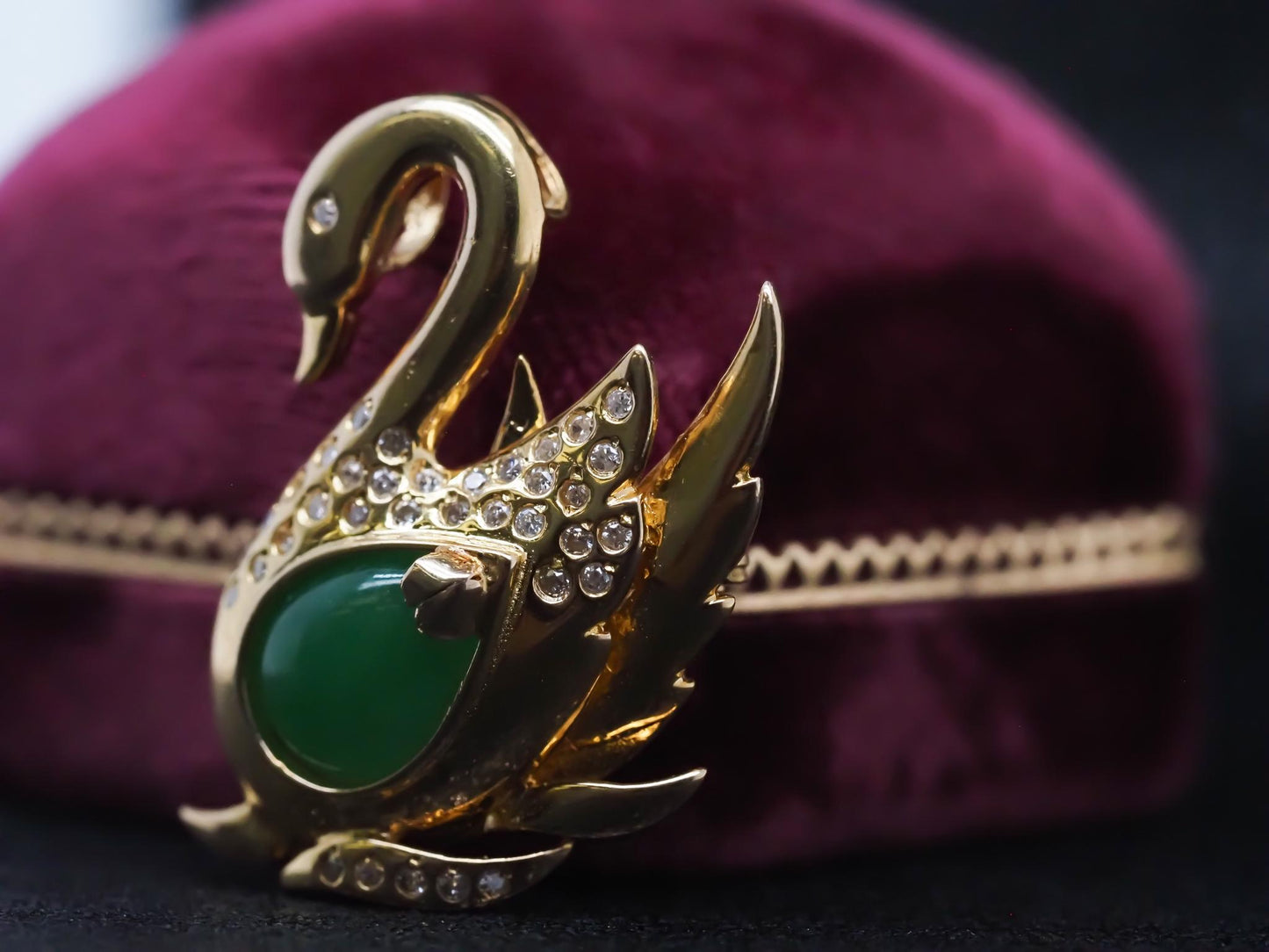 18K Yellow Gold Diamond and Jade Swan Brooch Pin - VHK#880