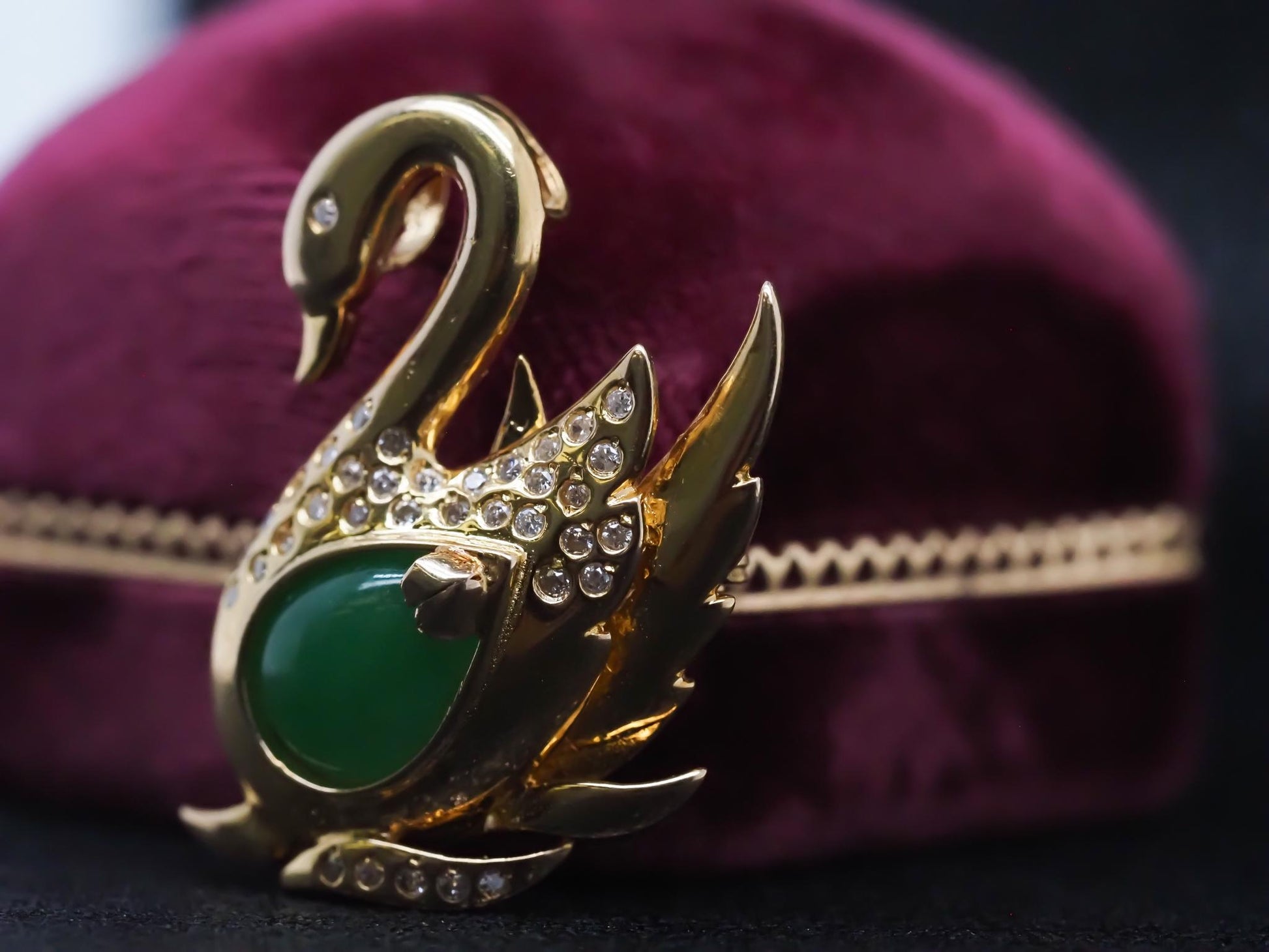 18K Yellow Gold Diamond and Jade Swan Brooch Pin - VHK#880