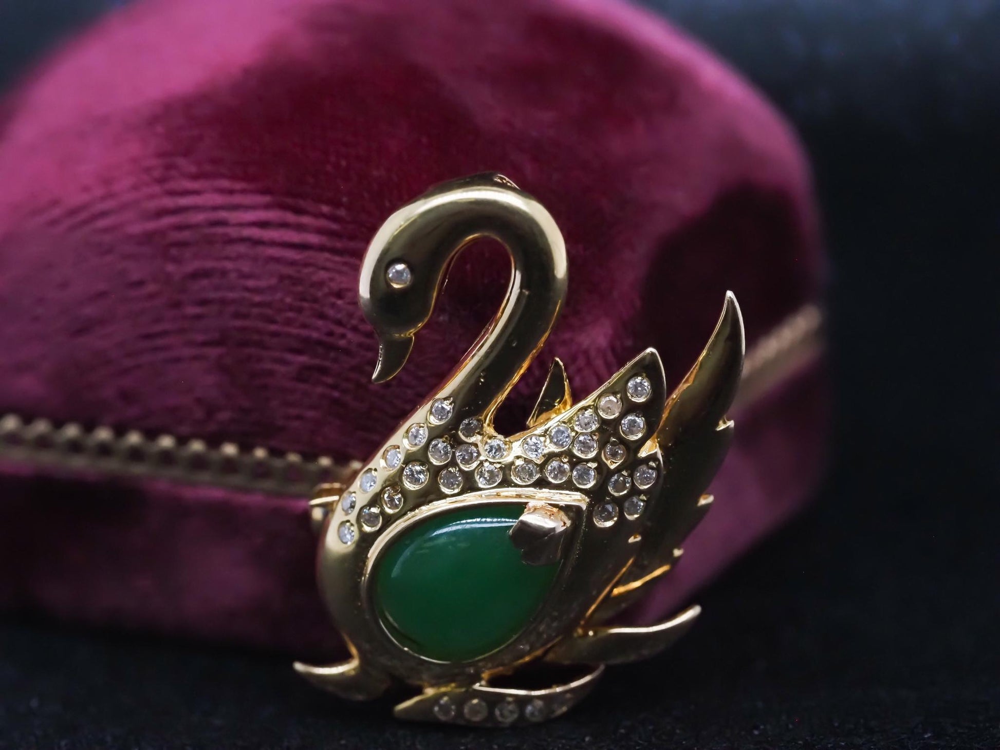 18K Yellow Gold Diamond and Jade Swan Brooch Pin - VHK#880