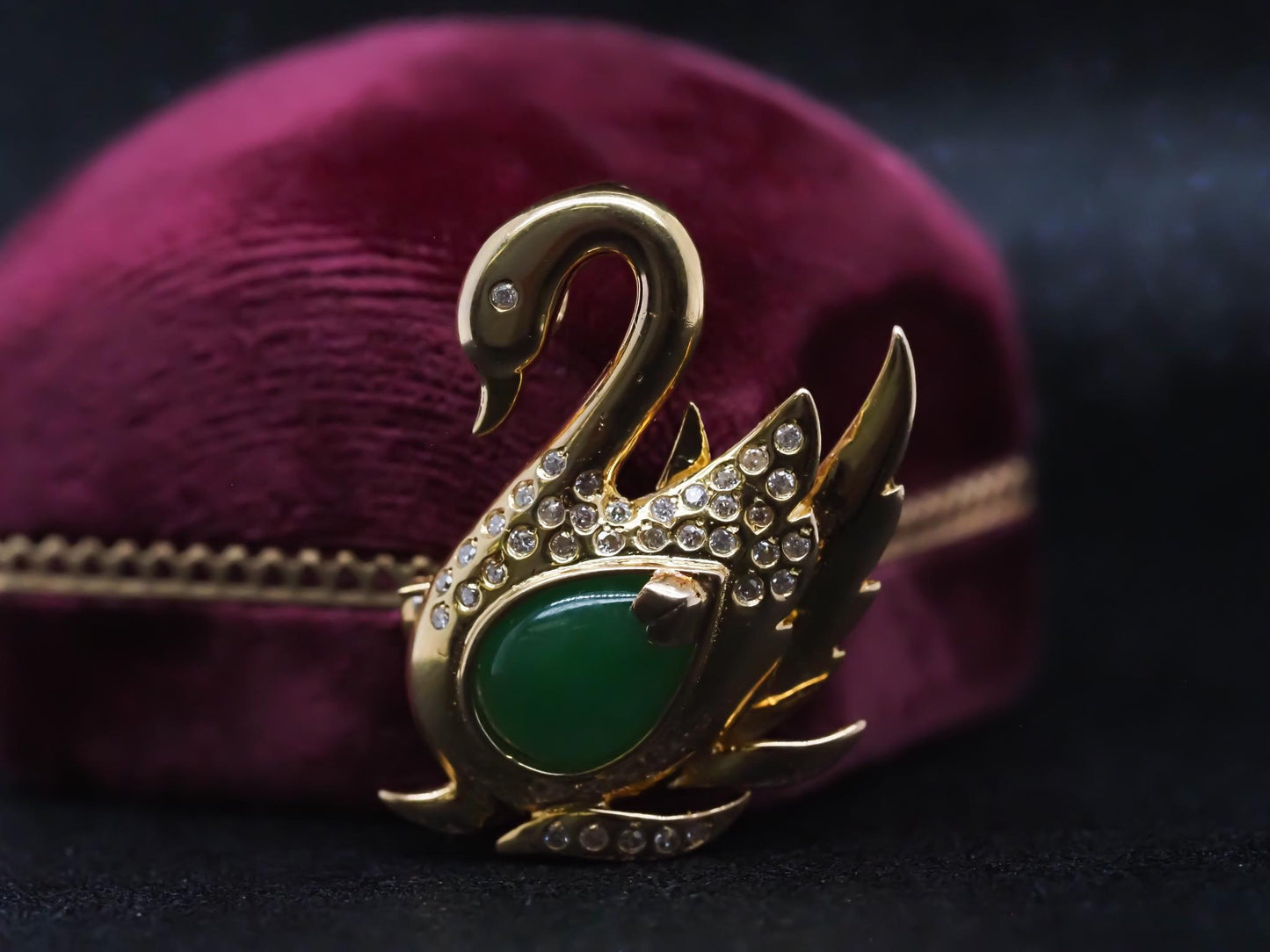 18K Yellow Gold Diamond and Jade Swan Brooch Pin - VHK#880
