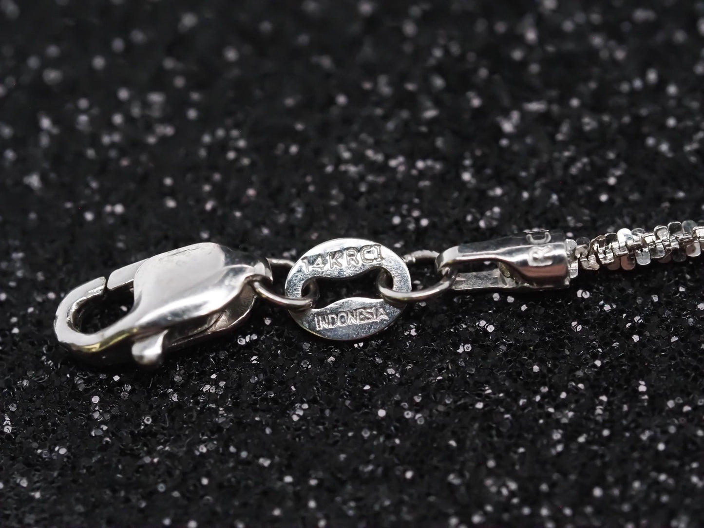 14K White Gold 2.25ct Diamond Circle Pendant and Chain - VHK#881