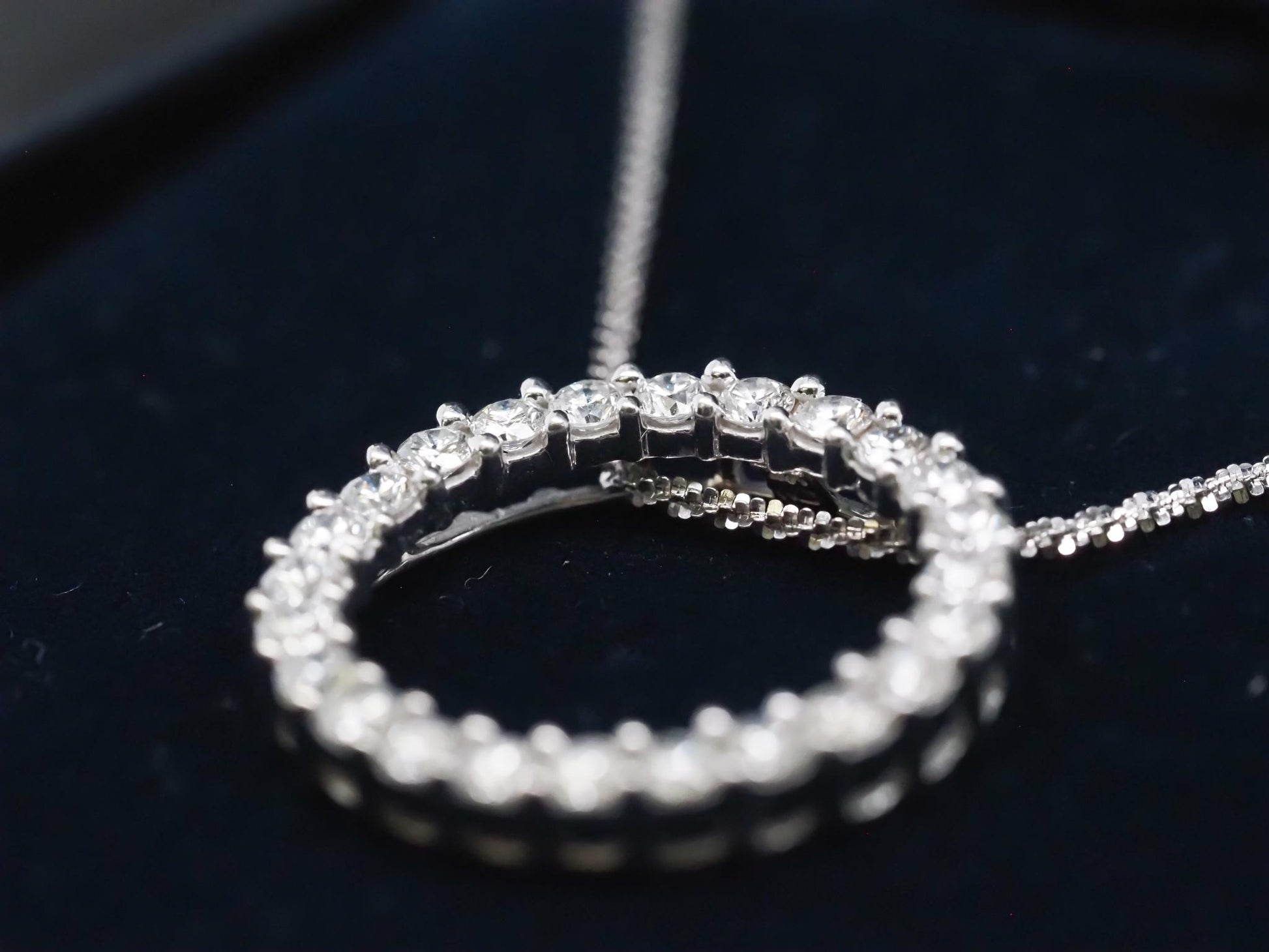 14K White Gold 2.25ct Diamond Circle Pendant and Chain - VHK#881