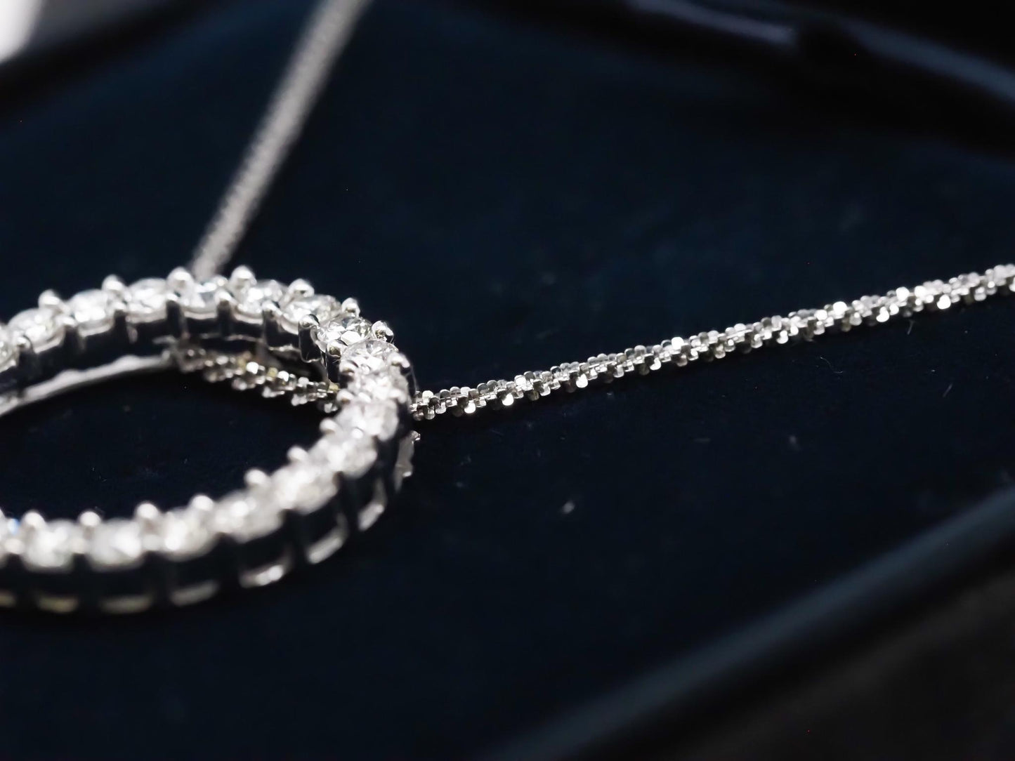 14K White Gold 2.25ct Diamond Circle Pendant and Chain - VHK#881