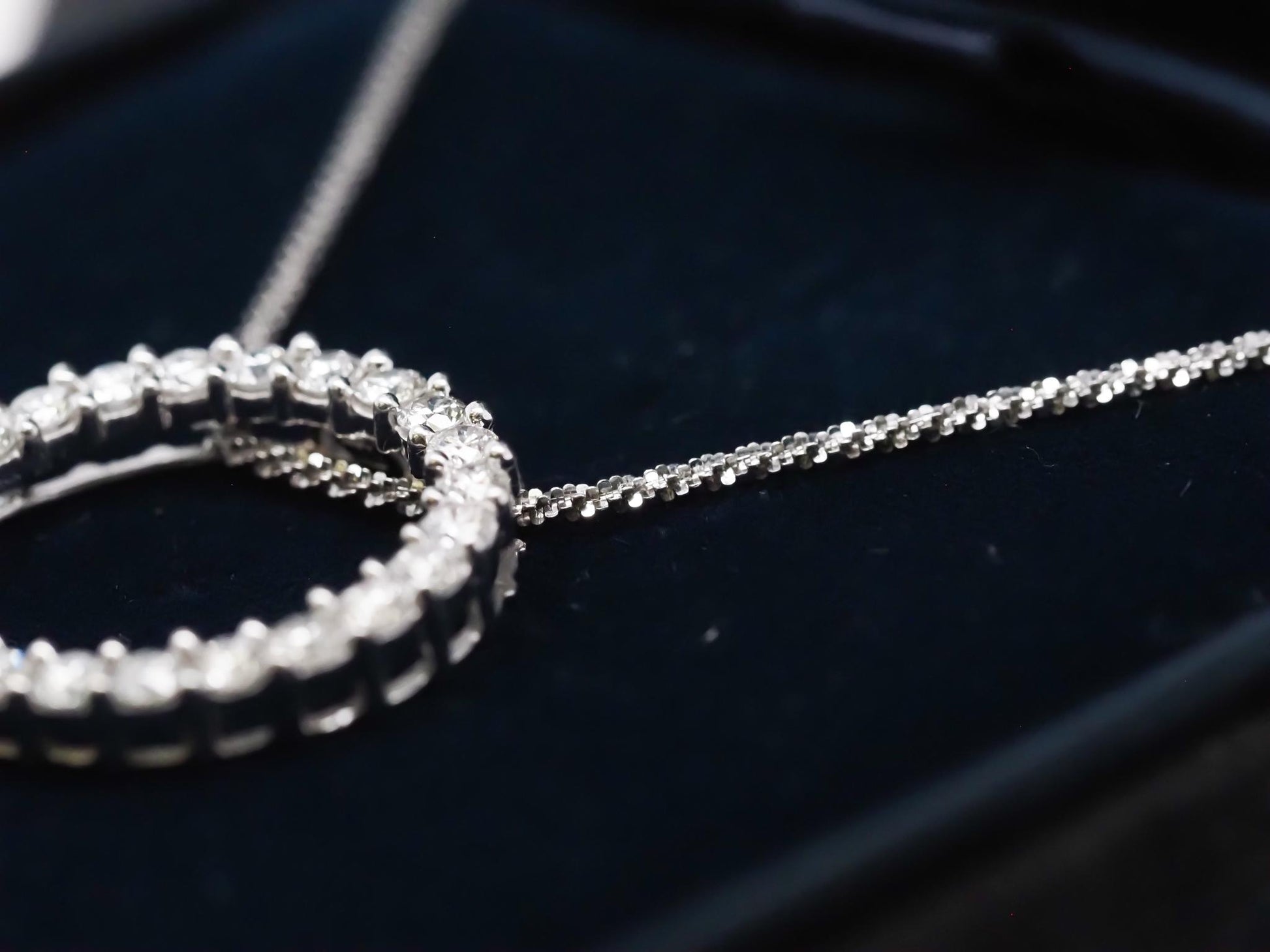 14K White Gold 2.25ct Diamond Circle Pendant and Chain - VHK#881