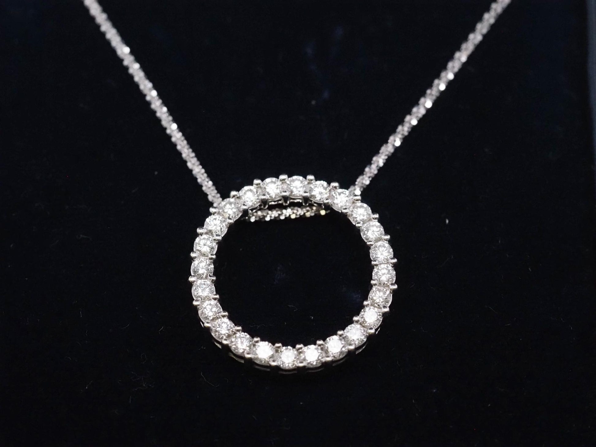 14K White Gold 2.25ct Diamond Circle Pendant and Chain - VHK#881