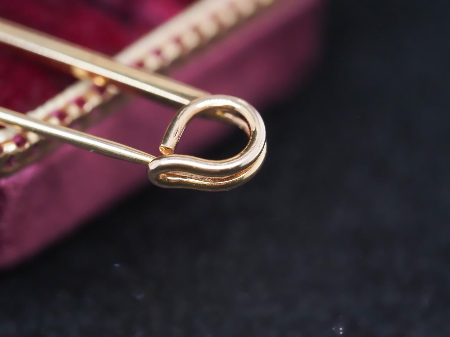 Vintage 14K Yellow Gold Safety Pin Brooch - VHK#892