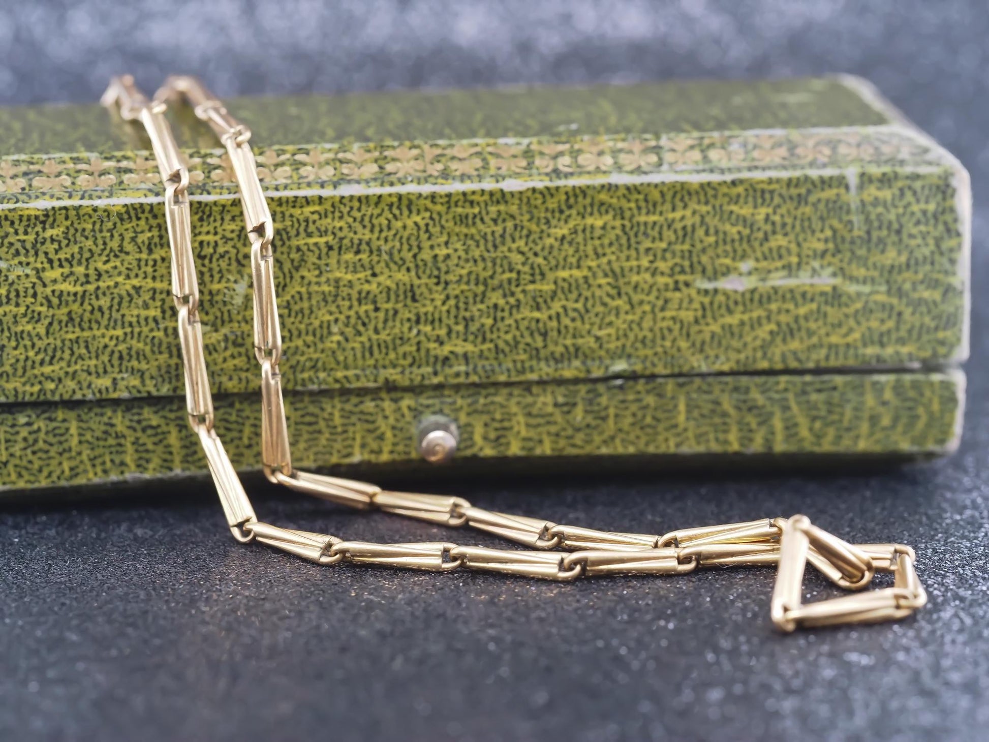 Circa 1920s 14K Yellow Gold Antique Chain 14.75 Inch