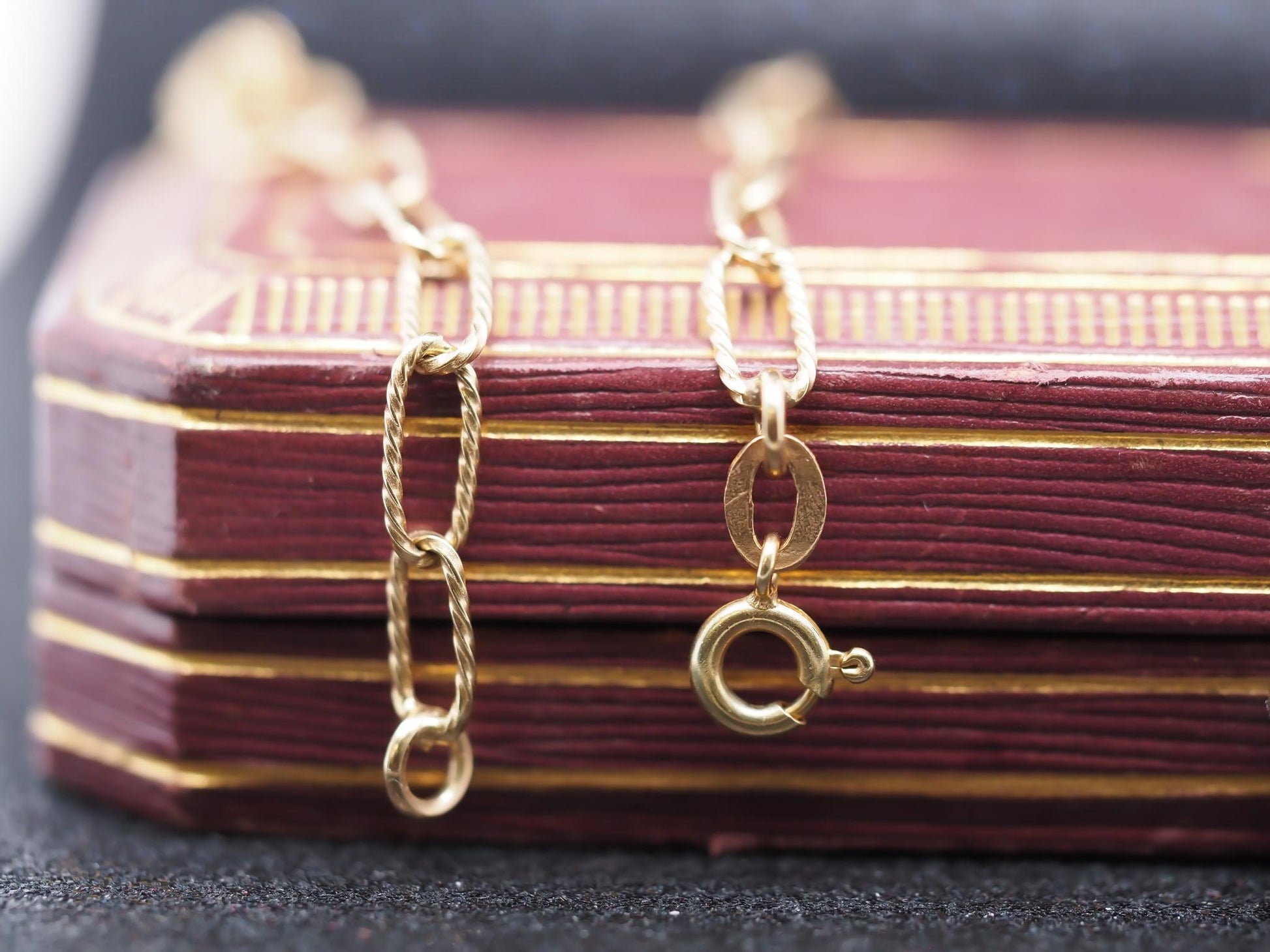 Vintage 14K Yellow Gold Antique Rope Knot Link Chain - VHK#837a