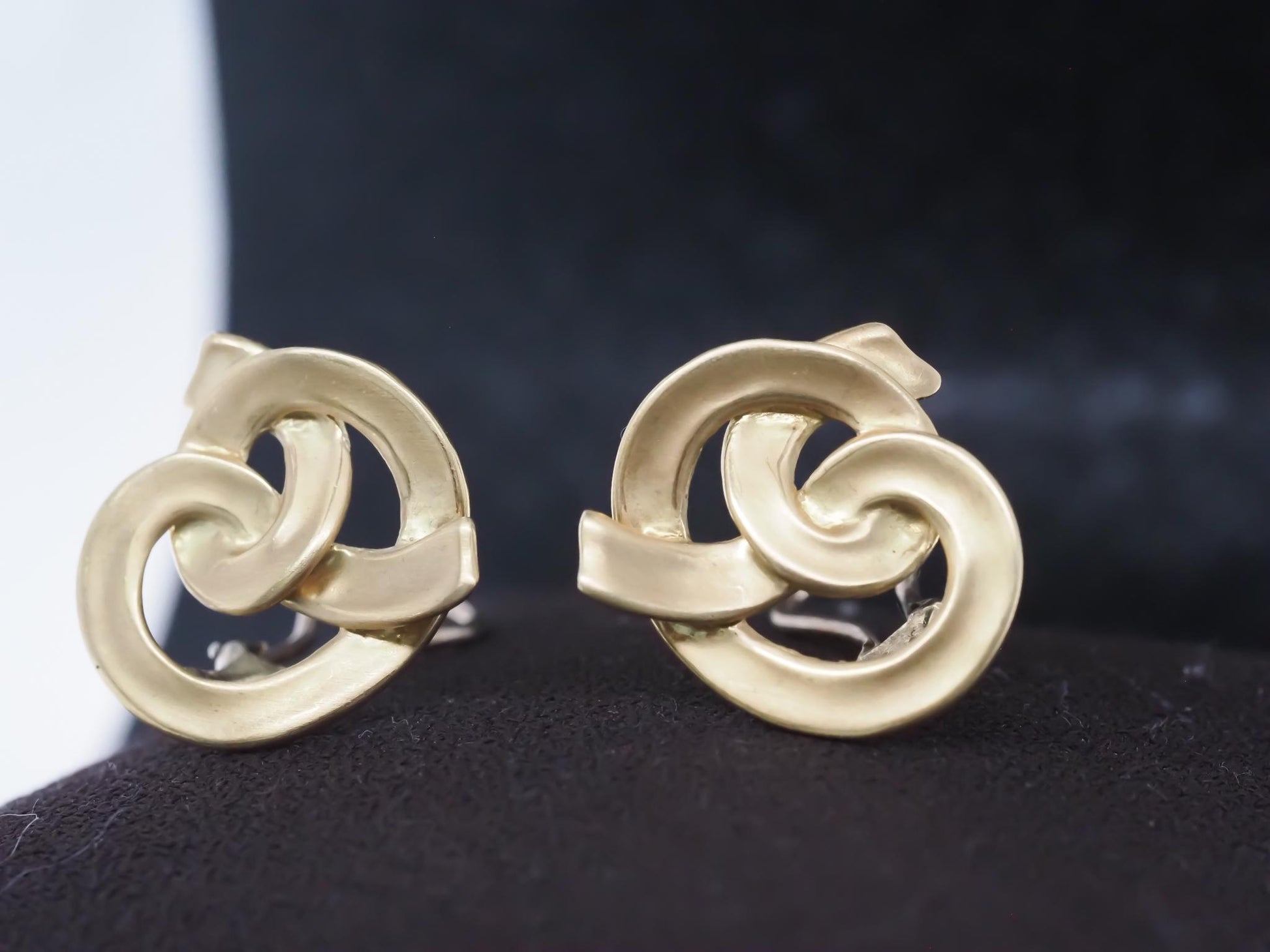 Estate Circa 1984 Angela Cummings 18K Yellow Gold Knot Earrings - VHK#987