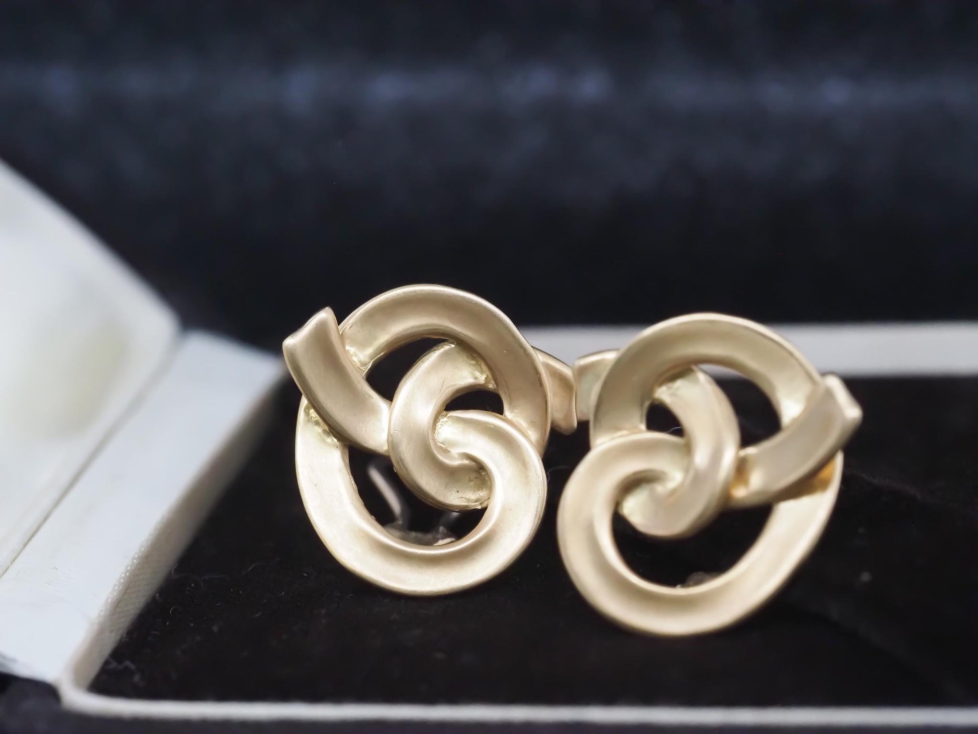 Estate Circa 1984 Angela Cummings 18K Yellow Gold Knot Earrings - VHK#987
