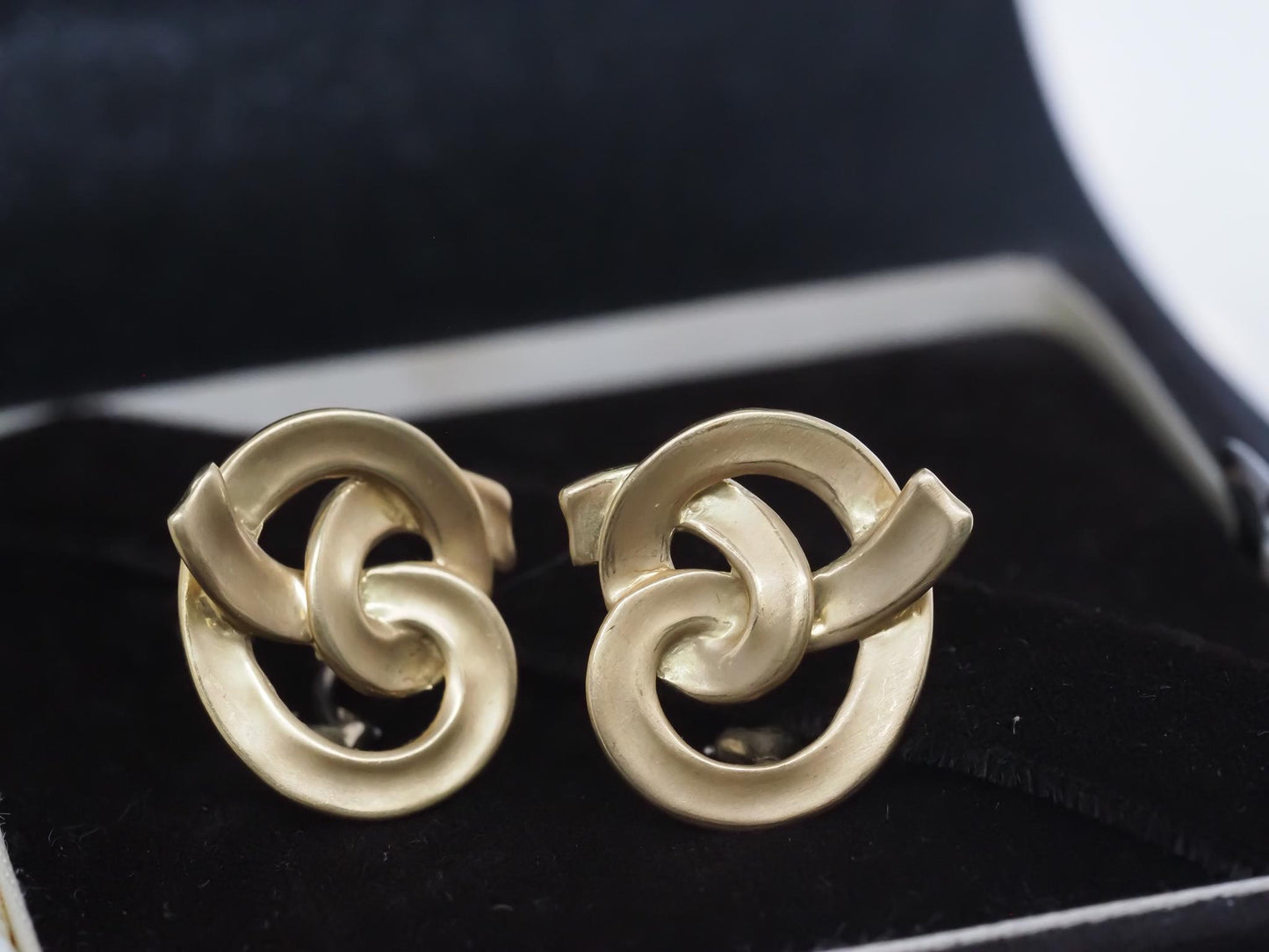 Estate Circa 1984 Angela Cummings 18K Yellow Gold Knot Earrings - VHK#987