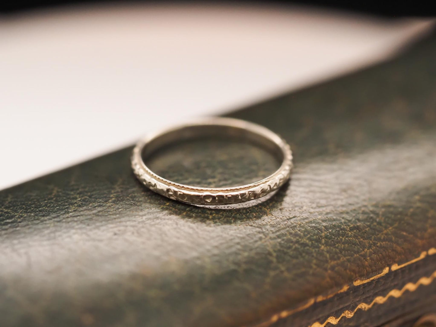 18K White Gold Vintage Engraved Wedding Band - VHK#626