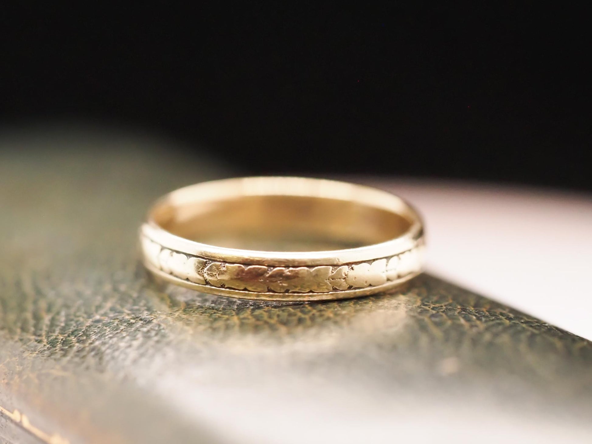 14K Yellow Gold Engraved 1932 Wedding Band - VHK#629