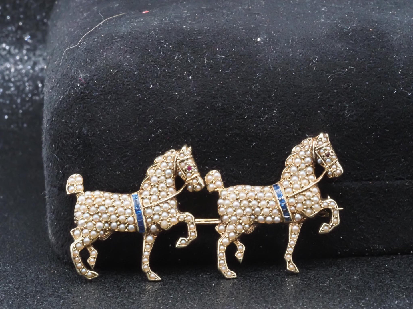 Estate 1900s 14K Yellow Gold Horse Brooch with Sapphire and Pearls - VHK#653a