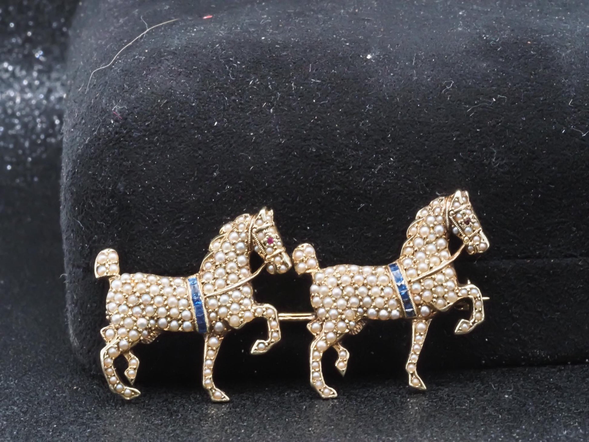 Estate 1900s 14K Yellow Gold Horse Brooch with Sapphire and Pearls - VHK#653a