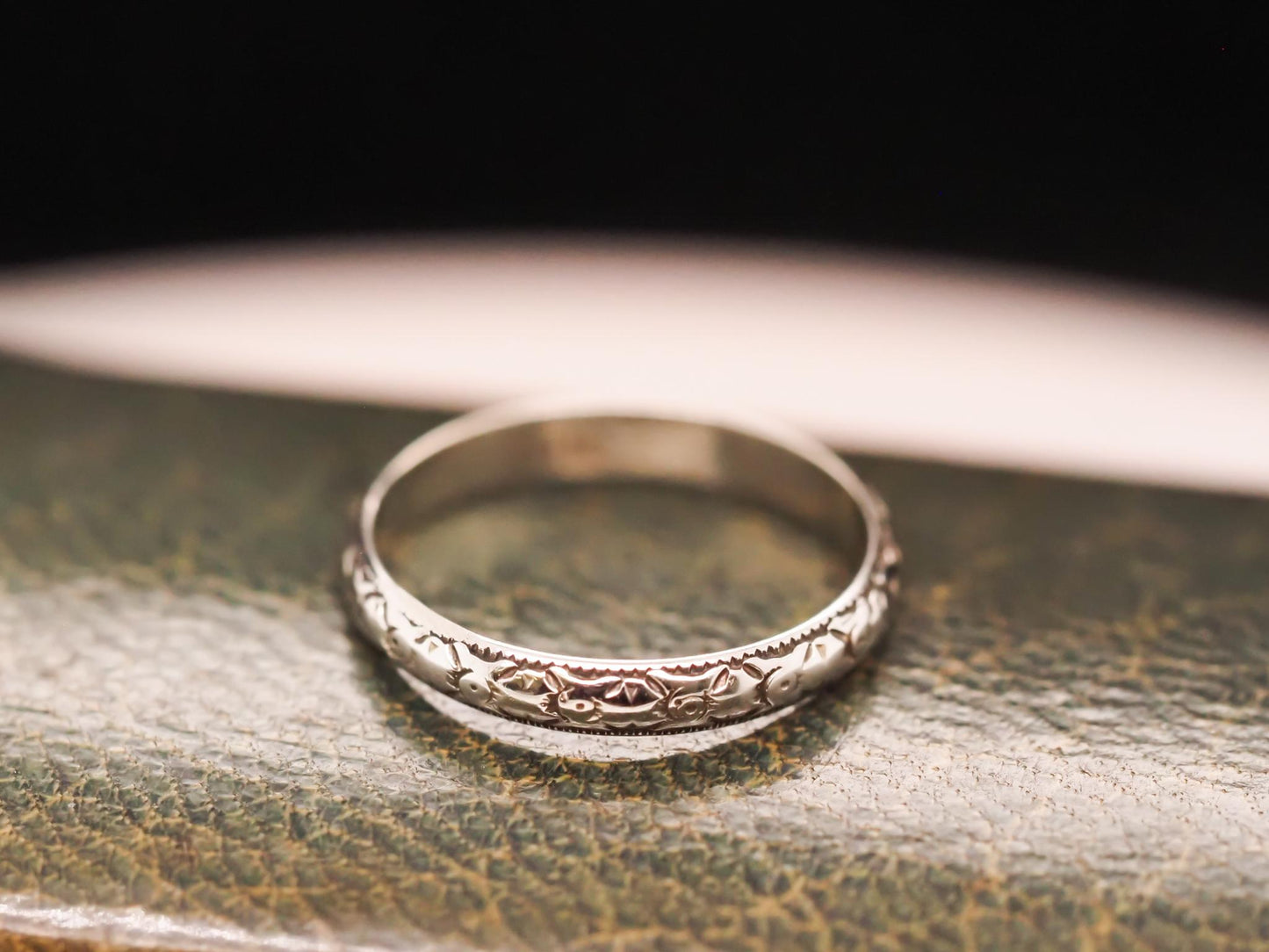Vintage 18K White Gold Engraved Wedding Band - VHK#630