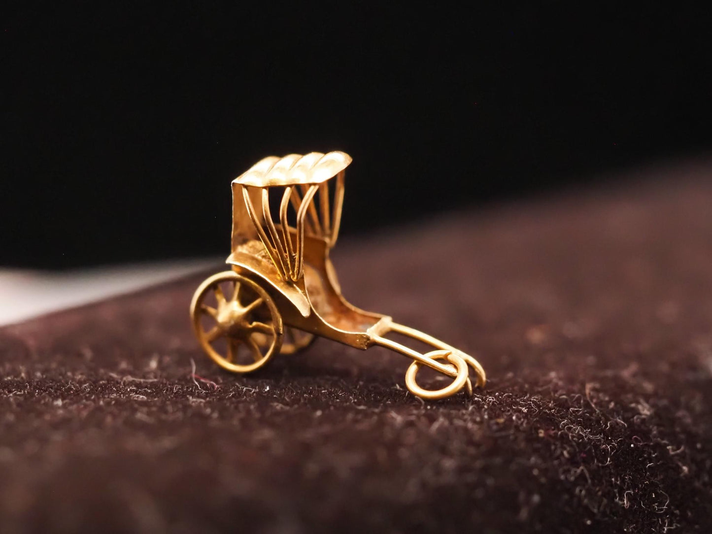 14K Yellow Gold Wheel Carriage Charm Pendant - VHK#636