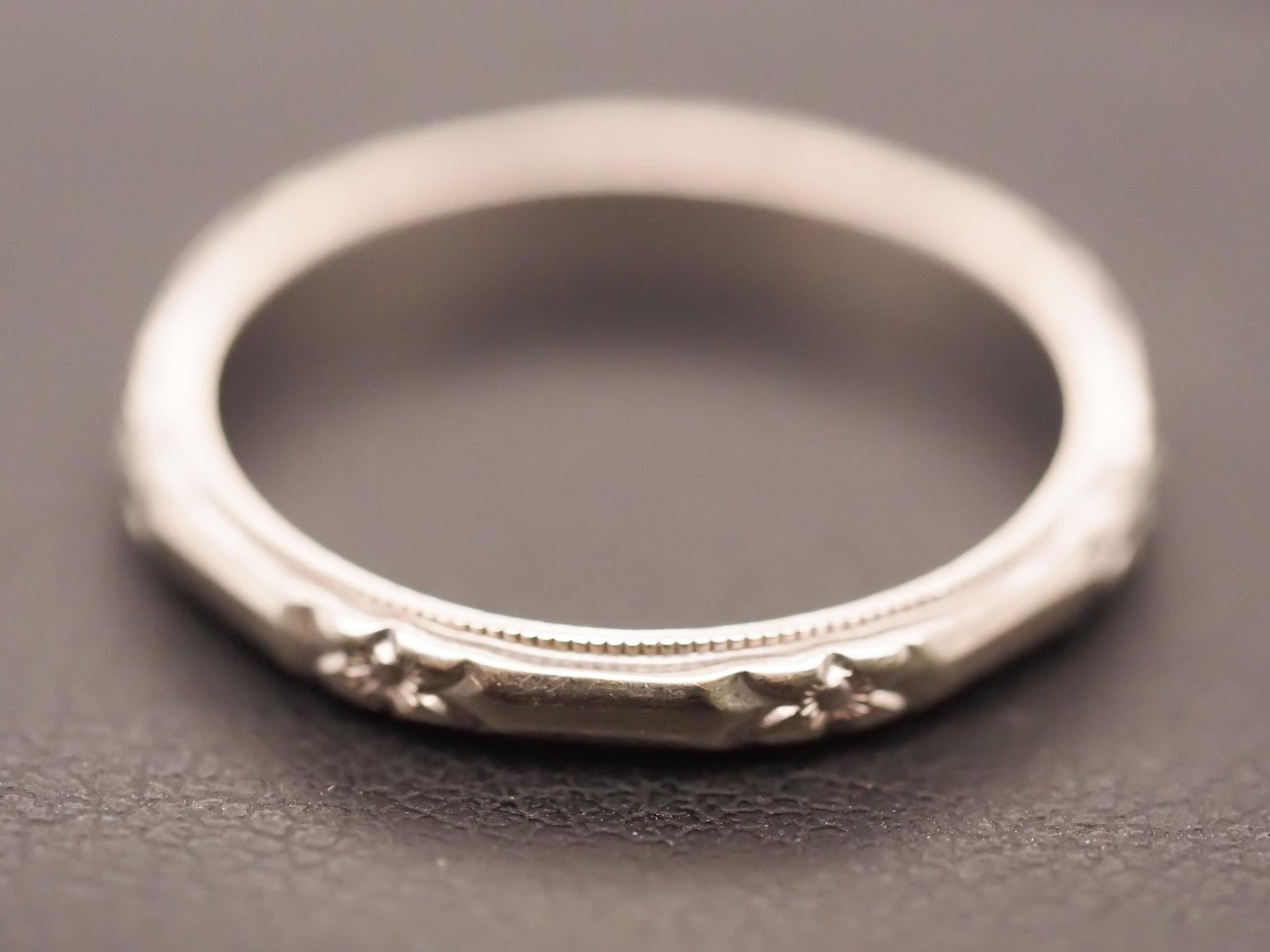 Vintage 14K White Gold Wedding Band Size 4.5 - VHK#637