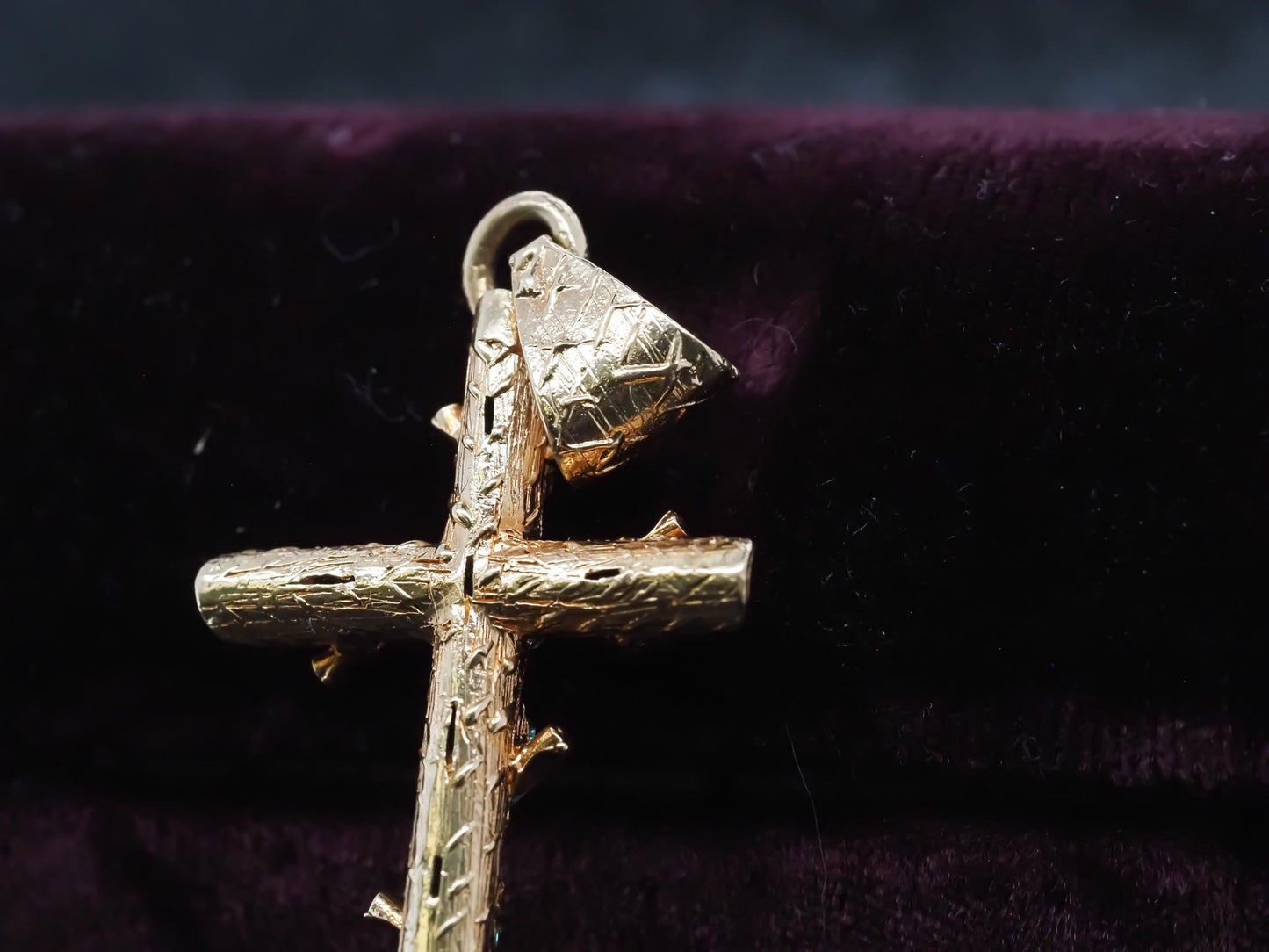 Estate 1950s Colombian Emerald 18K Yellow Gold Cross - VHK#379a