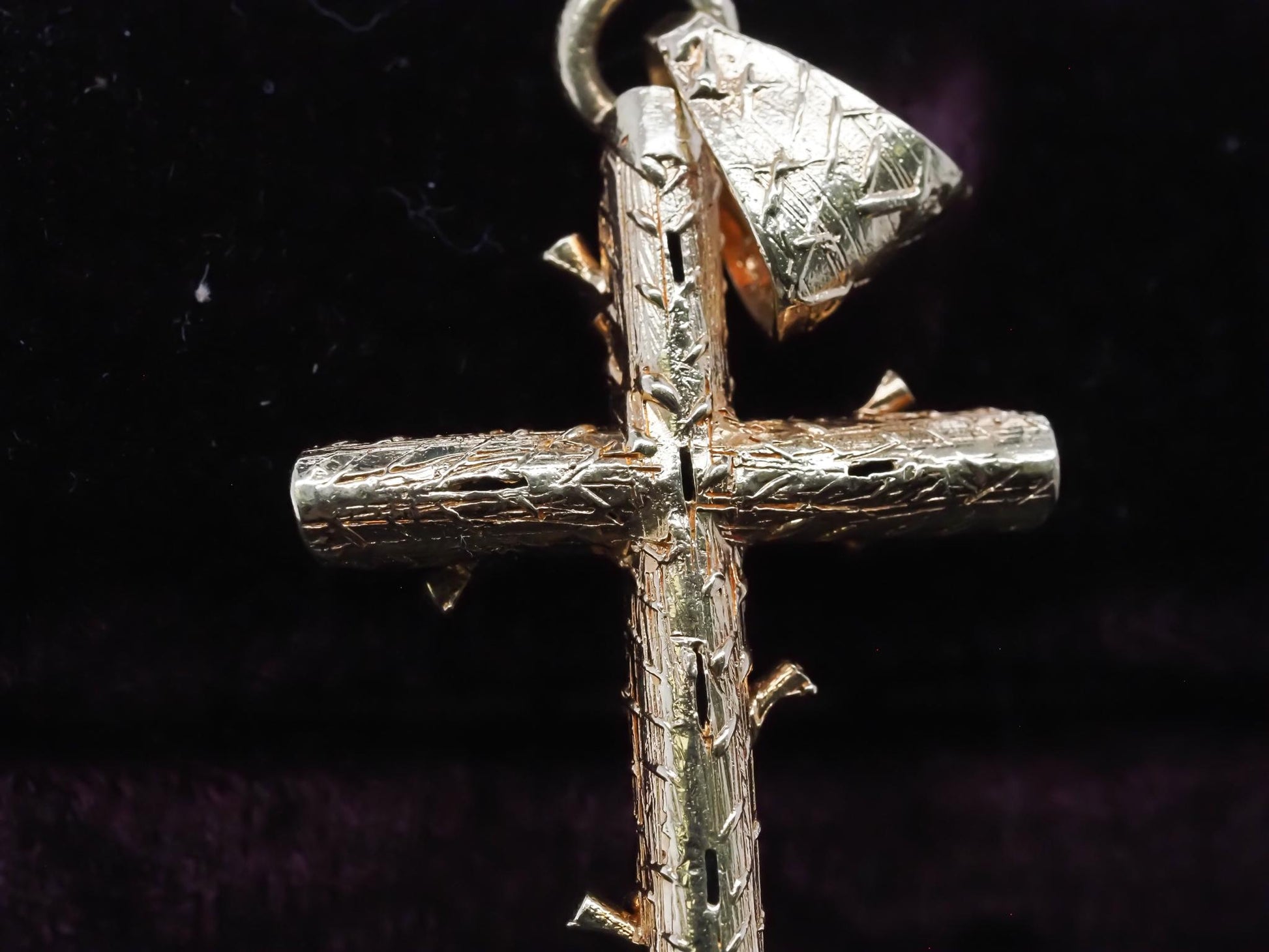 Estate 1950s Colombian Emerald 18K Yellow Gold Cross - VHK#379a