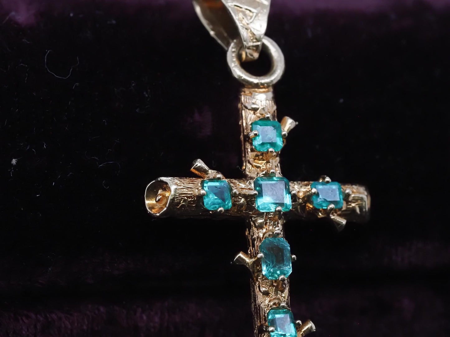 Estate 1950s Colombian Emerald 18K Yellow Gold Cross - VHK#379a