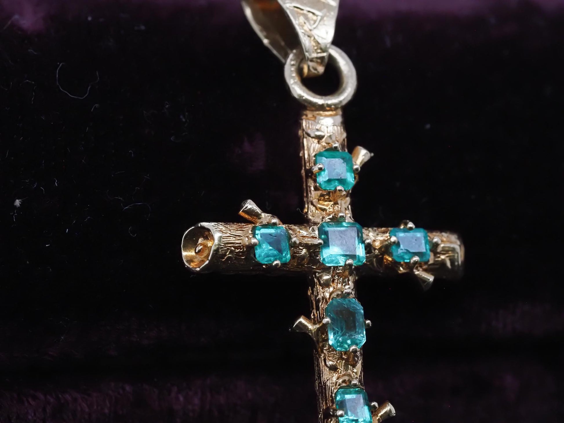 Estate 1950s Colombian Emerald 18K Yellow Gold Cross - VHK#379a