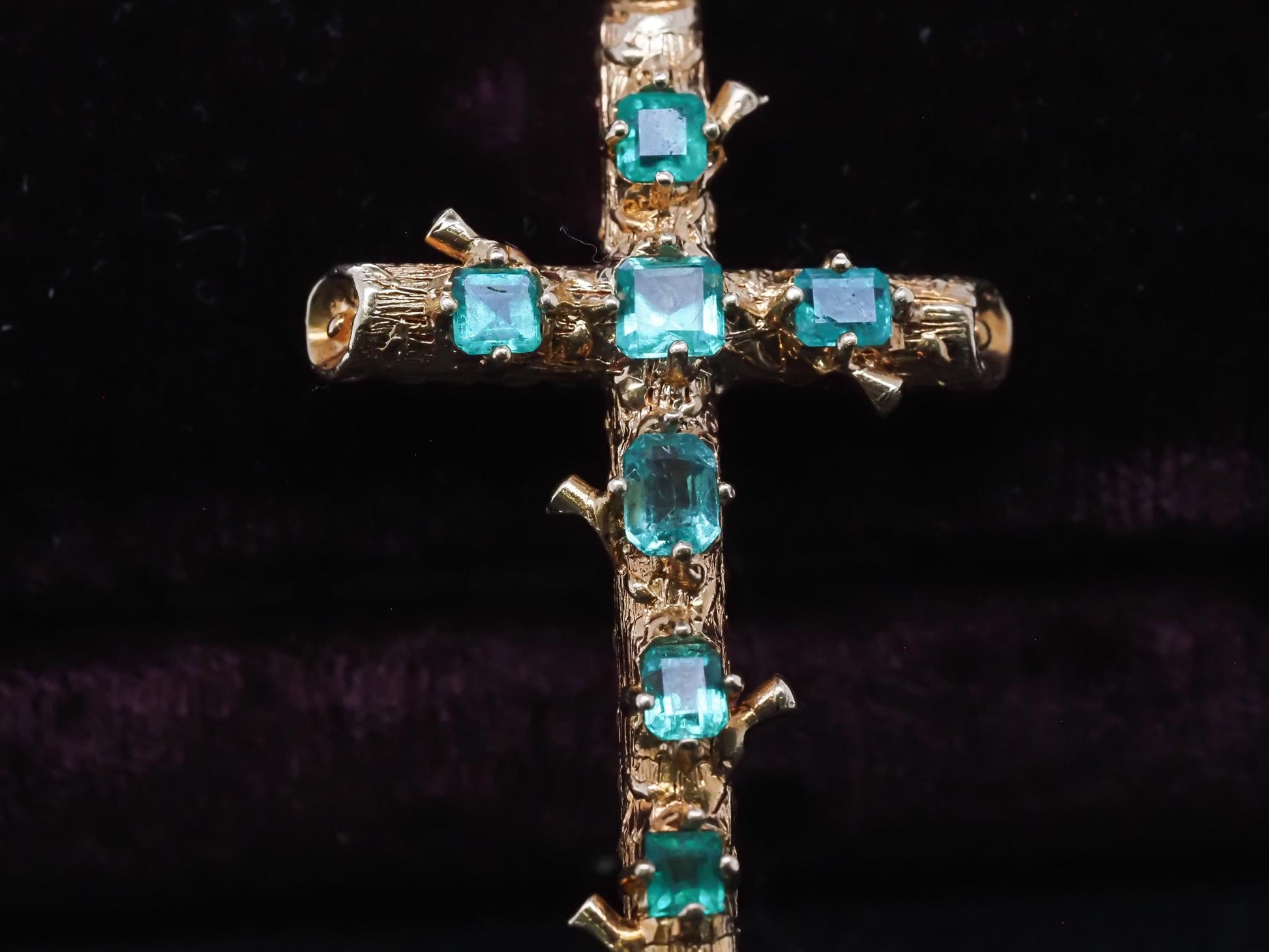 Estate 1950s Colombian Emerald 18K Yellow Gold Cross - VHK#379a