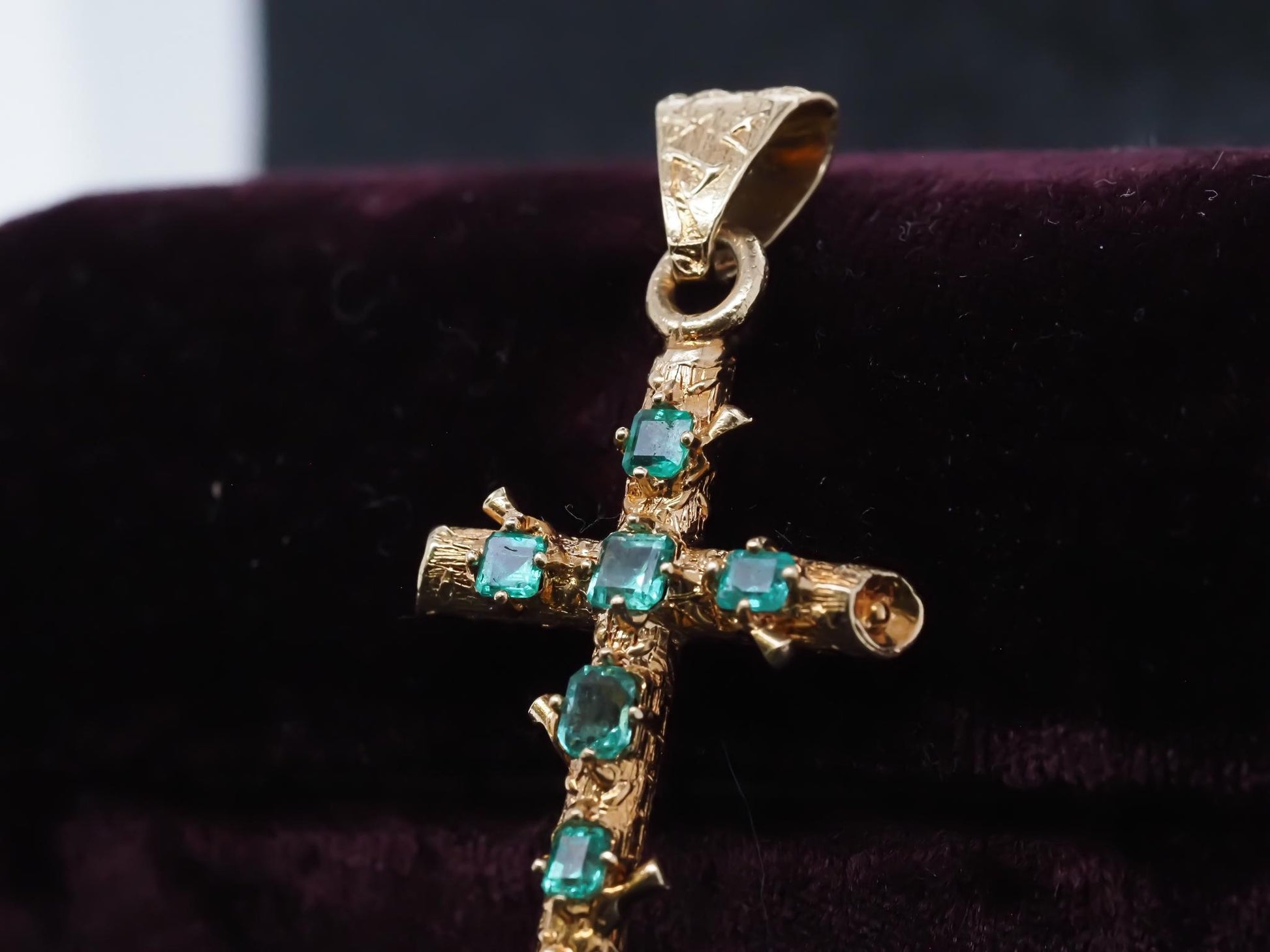 Estate 1950s Colombian Emerald 18K Yellow Gold Cross - VHK#379a