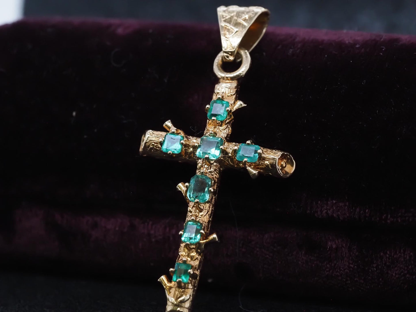Estate 1950s Colombian Emerald 18K Yellow Gold Cross - VHK#379a