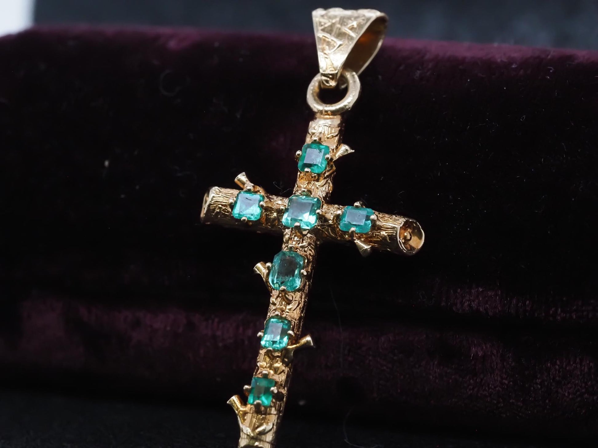 Estate 1950s Colombian Emerald 18K Yellow Gold Cross - VHK#379a
