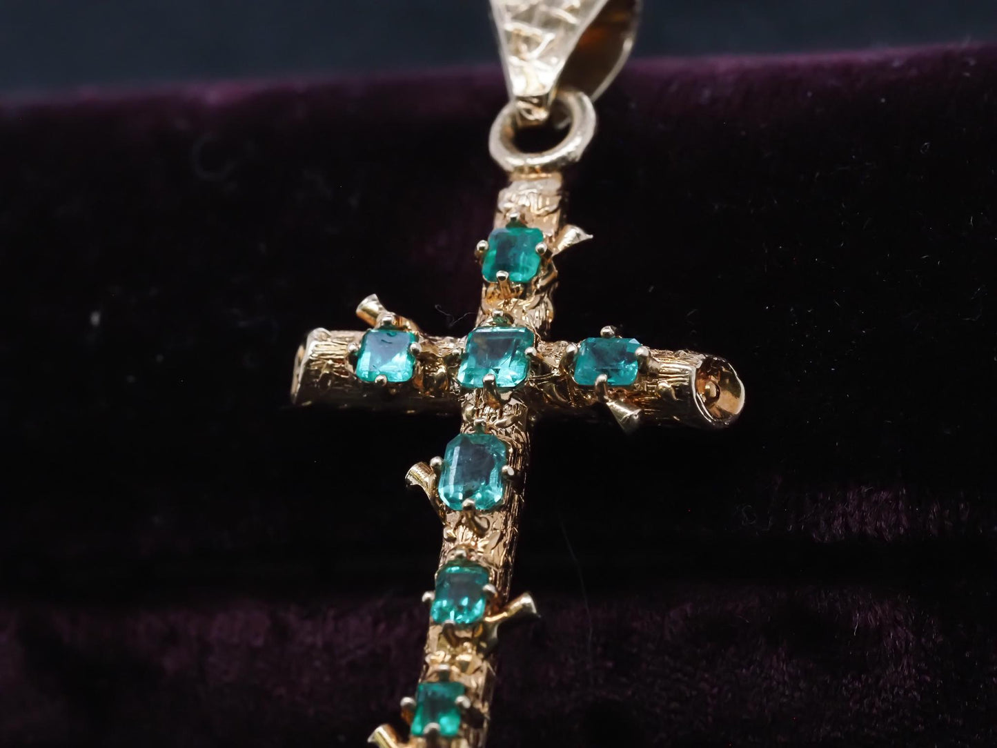 Estate 1950s Colombian Emerald 18K Yellow Gold Cross - VHK#379a