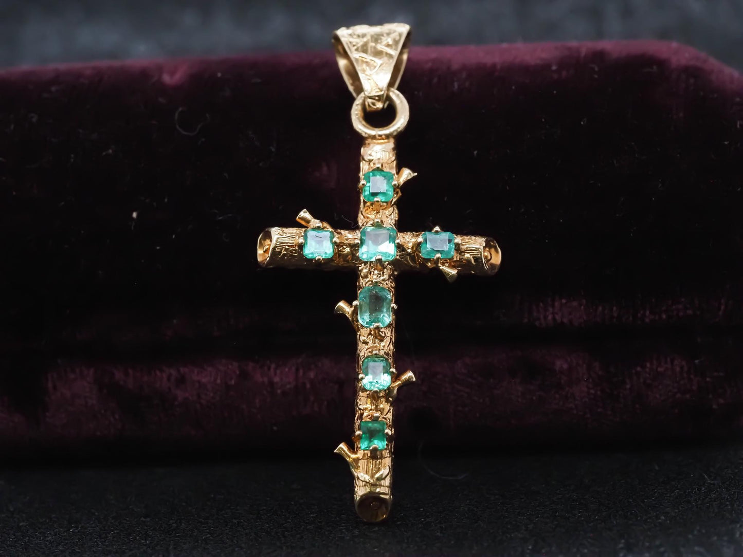 Estate 1950s Colombian Emerald 18K Yellow Gold Cross - VHK#379a