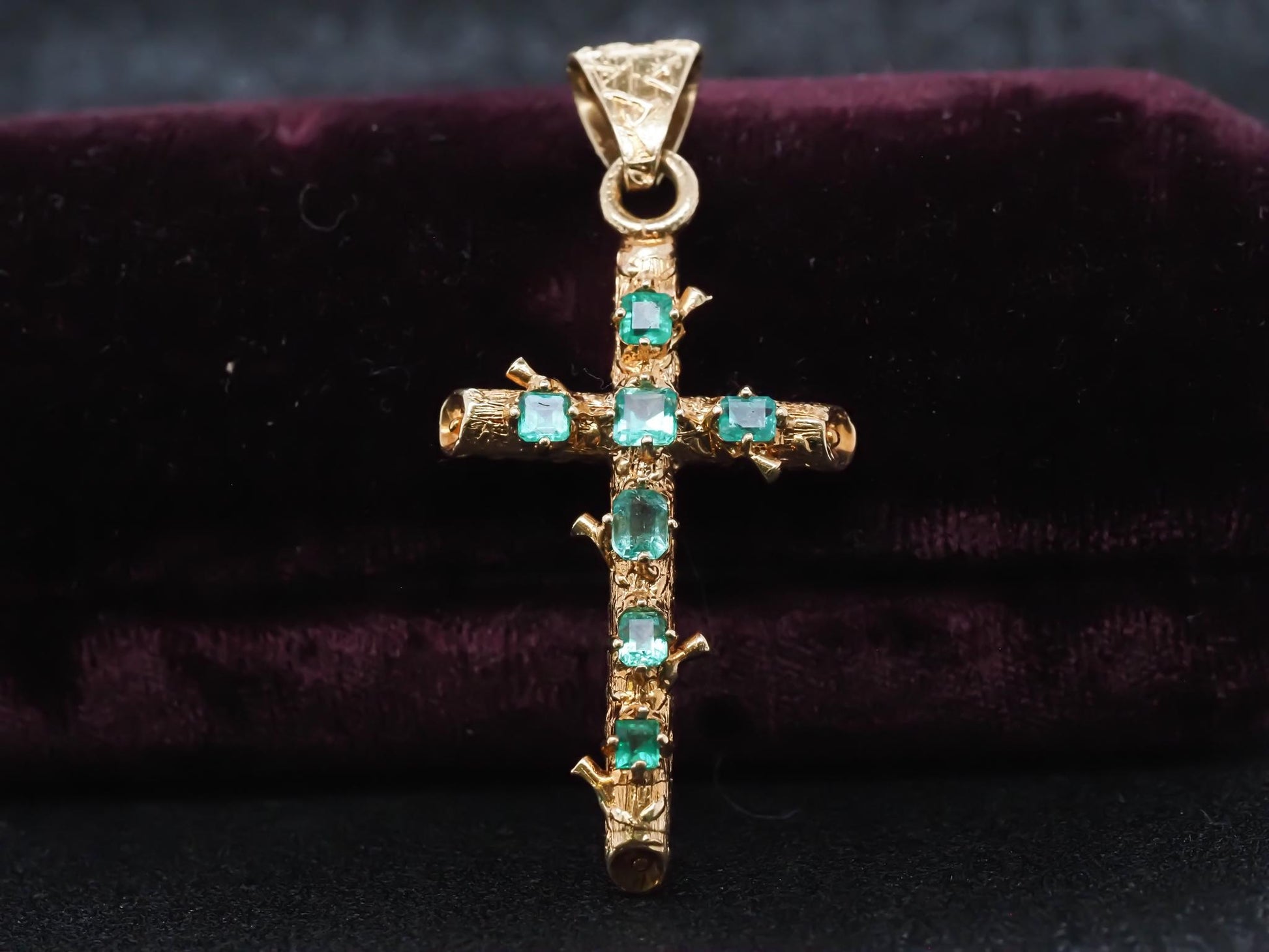 Estate 1950s Colombian Emerald 18K Yellow Gold Cross - VHK#379a