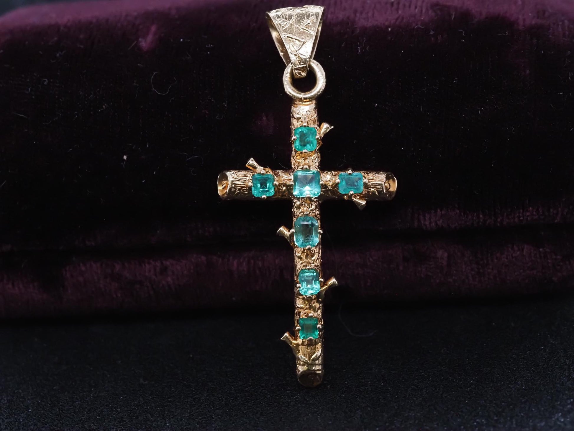 Estate 1950s Colombian Emerald 18K Yellow Gold Cross - VHK#379a