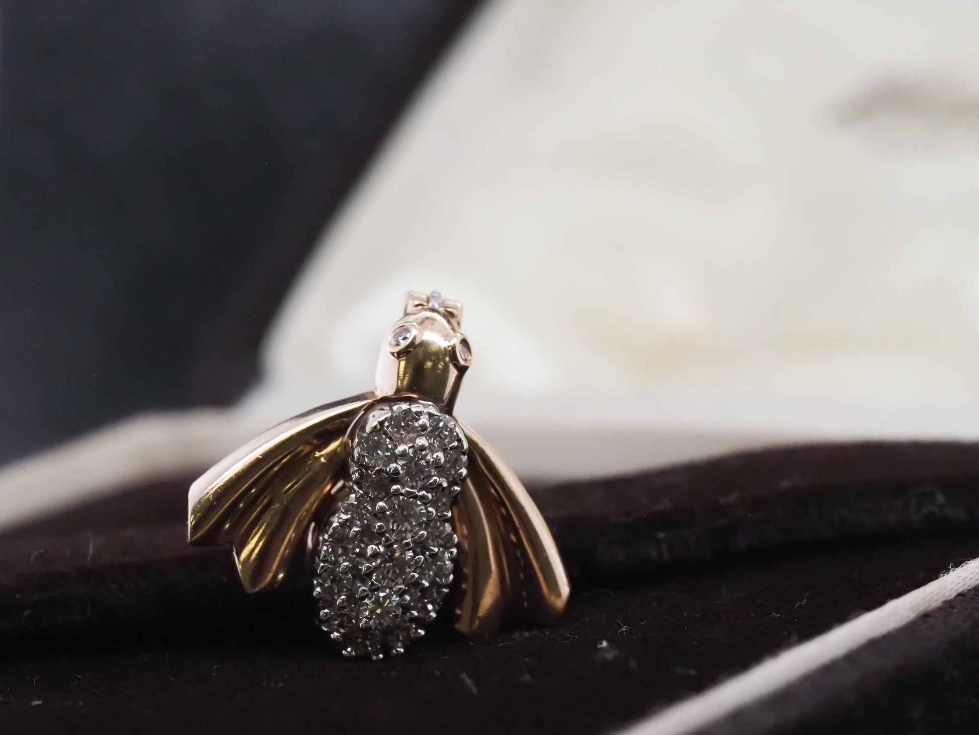 Vintage 14K Yellow Gold Diamond Fly Bug Brooch - VHK#783a
